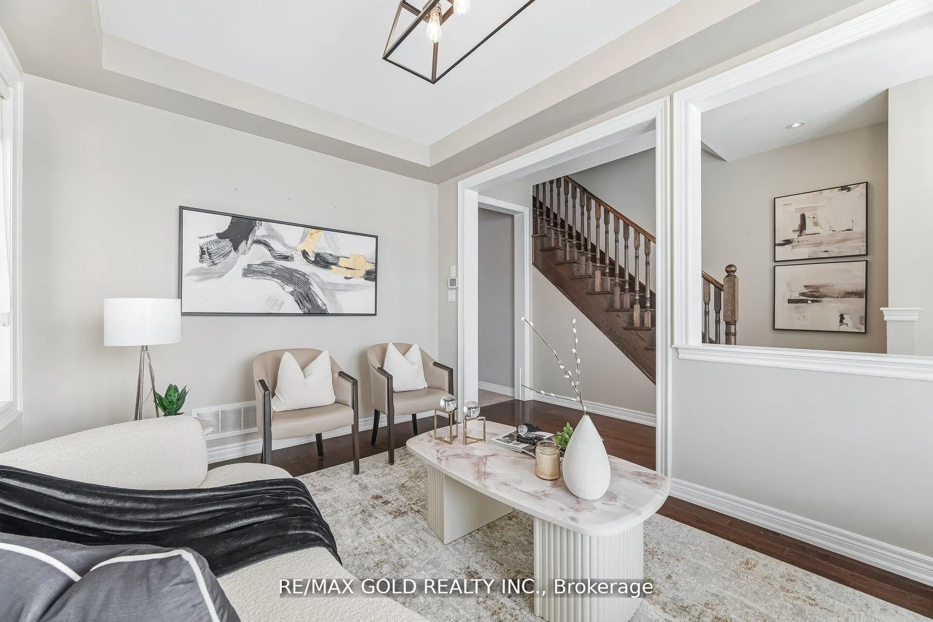 Photo 10 of 201 Barons Street, Vaughan, Kleinburg — HOMEH