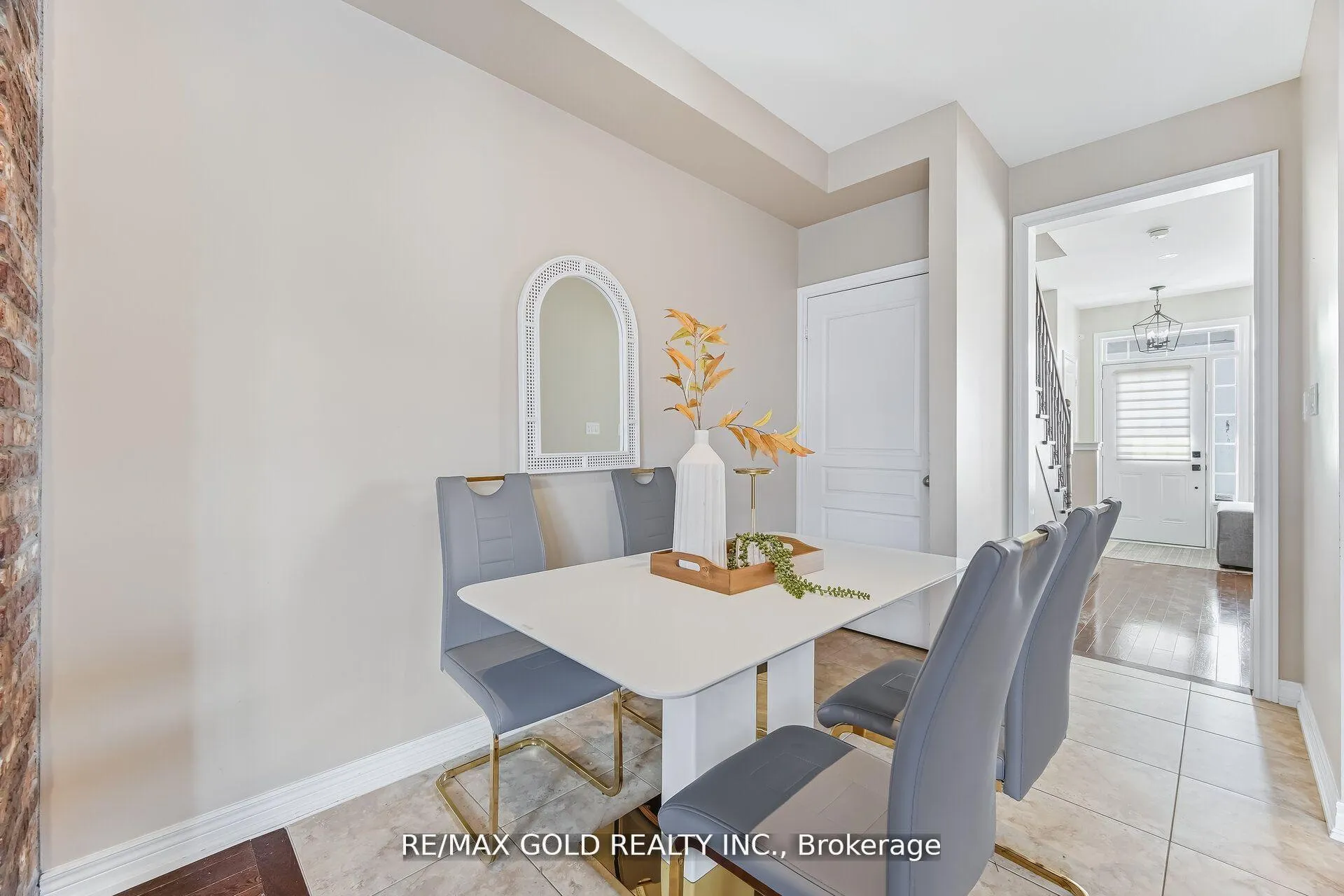 Photo 11 of 201 Barons Street, Vaughan, Kleinburg — HOMEH