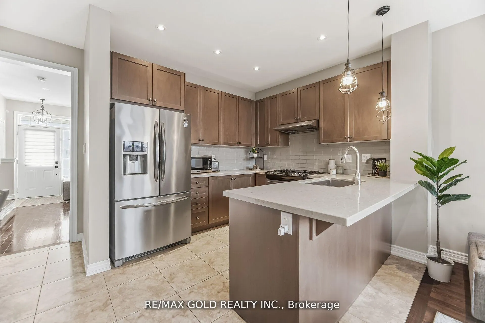 Photo 12 of 201 Barons Street, Vaughan, Kleinburg — HOMEH