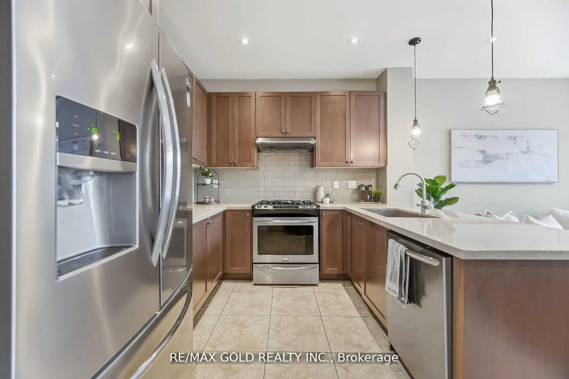 Photo 13 of 201 Barons Street, Vaughan, Kleinburg — HOMEH