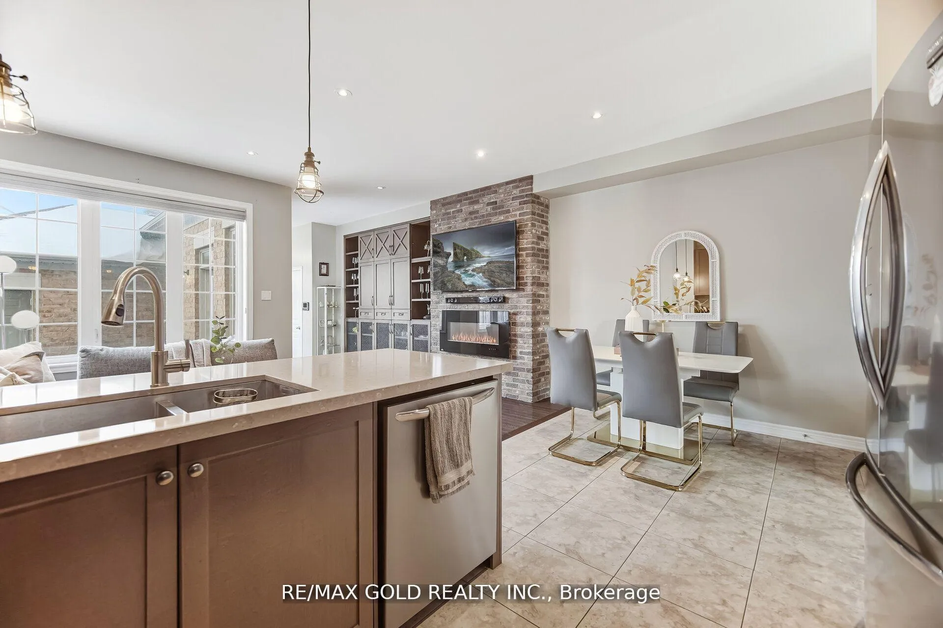 Photo 14 of 201 Barons Street, Vaughan, Kleinburg — HOMEH