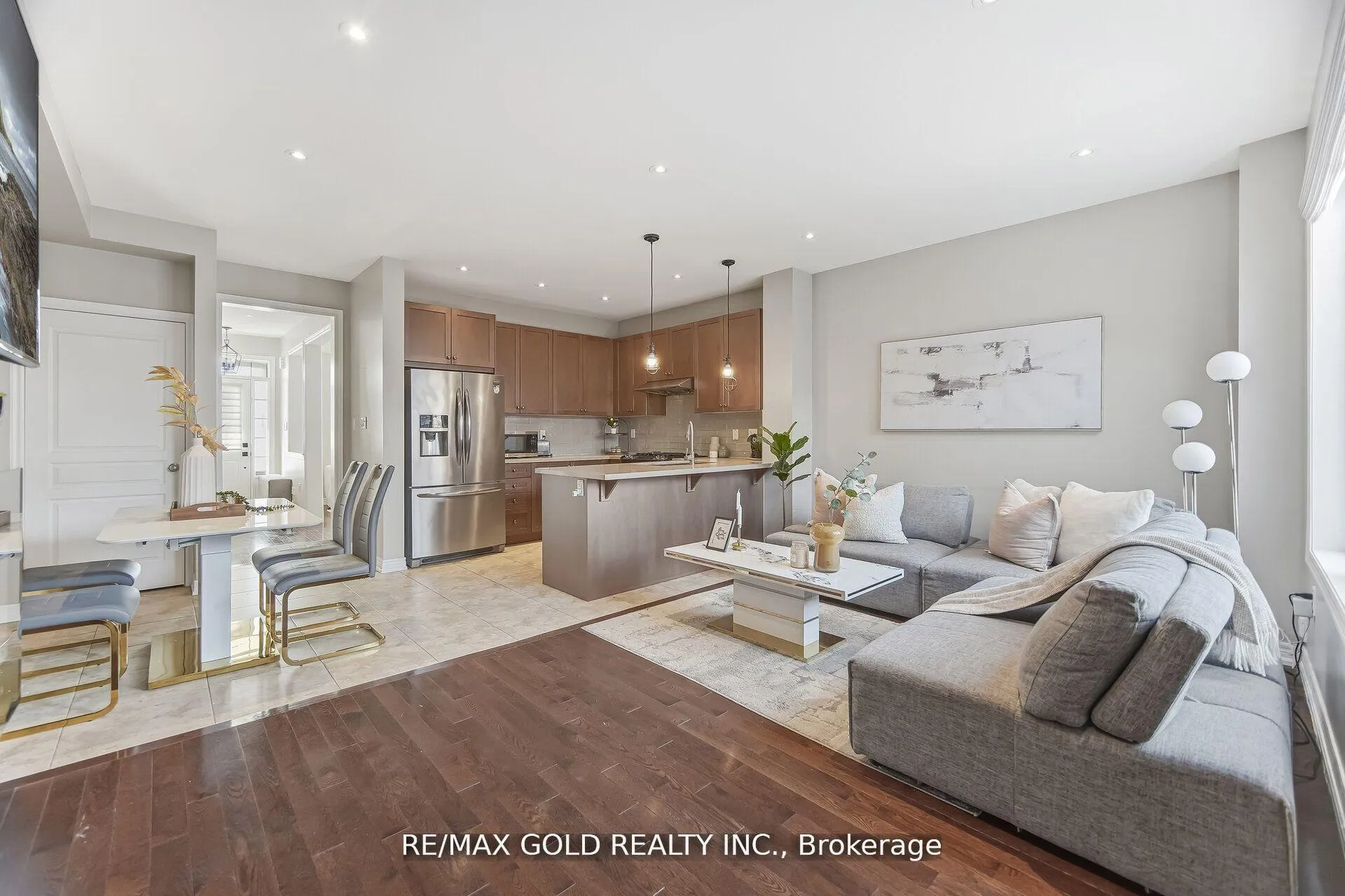Photo 15 of 201 Barons Street, Vaughan, Kleinburg — HOMEH