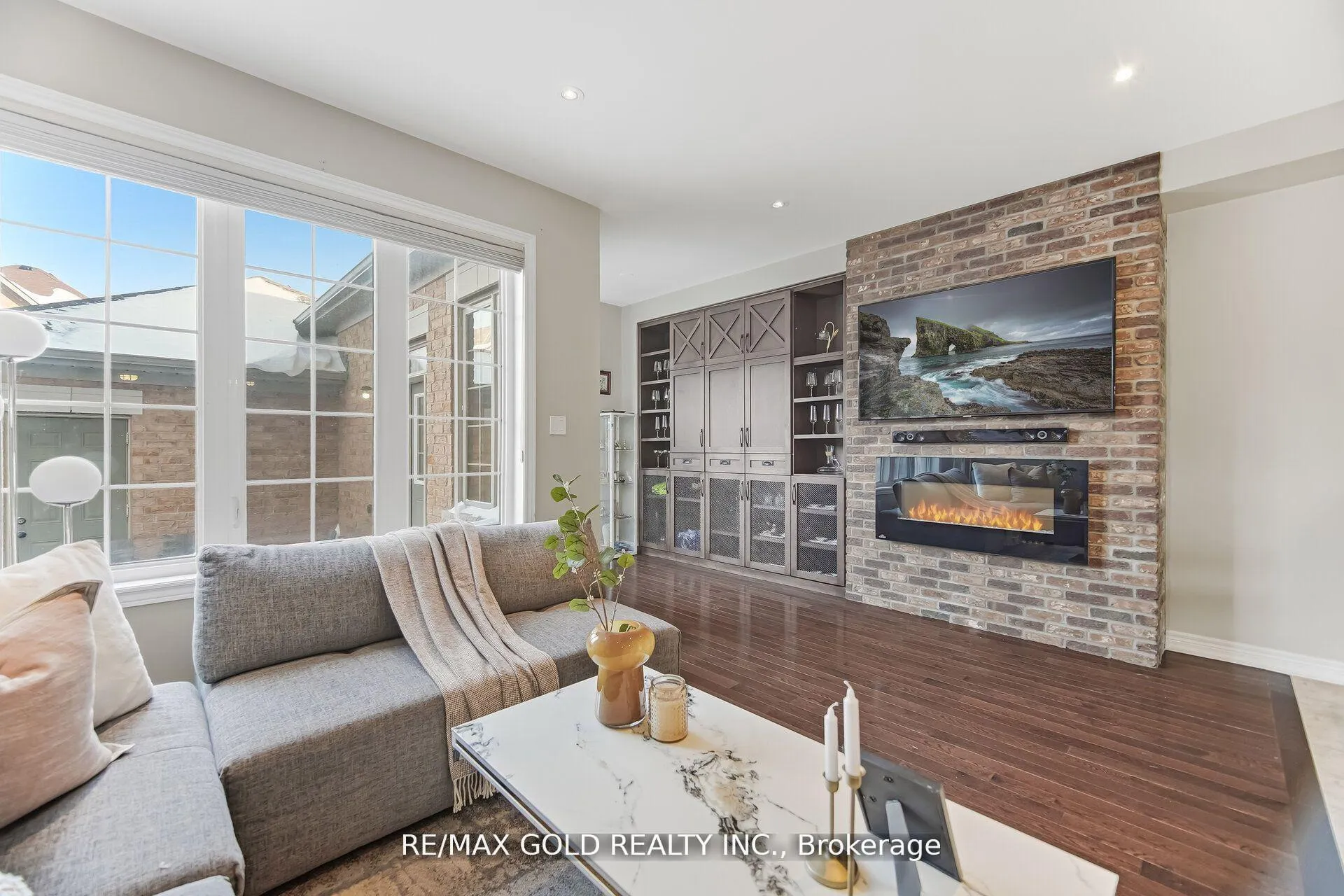 Photo 17 of 201 Barons Street, Vaughan, Kleinburg — HOMEH