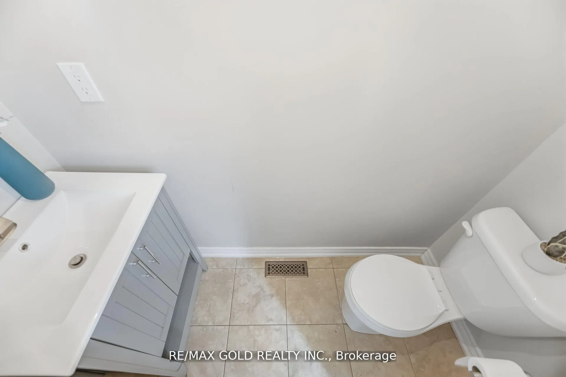Photo 19 of 201 Barons Street, Vaughan, Kleinburg — HOMEH