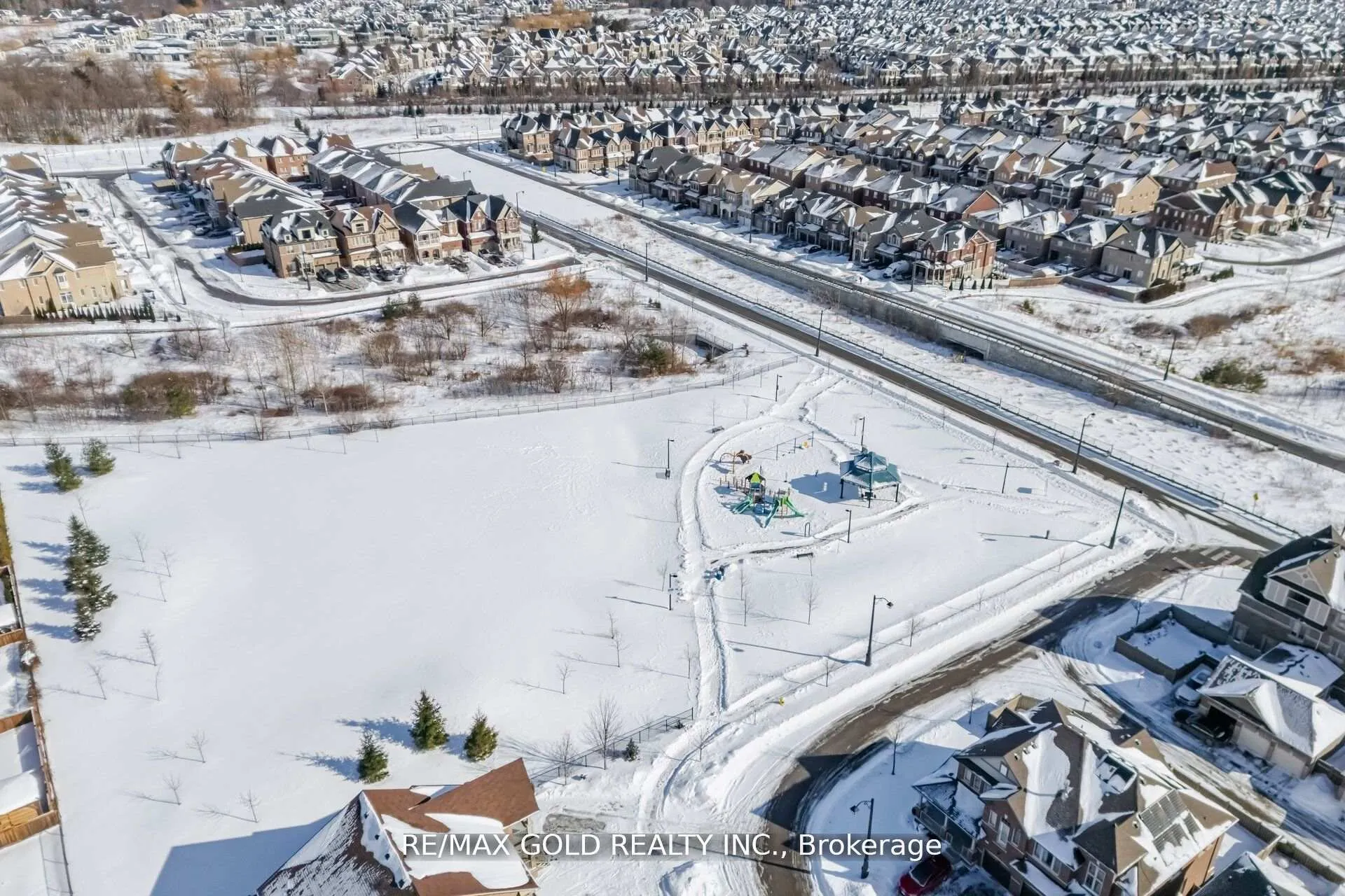 Photo 45 of 201 Barons Street, Vaughan, Kleinburg — HOMEH
