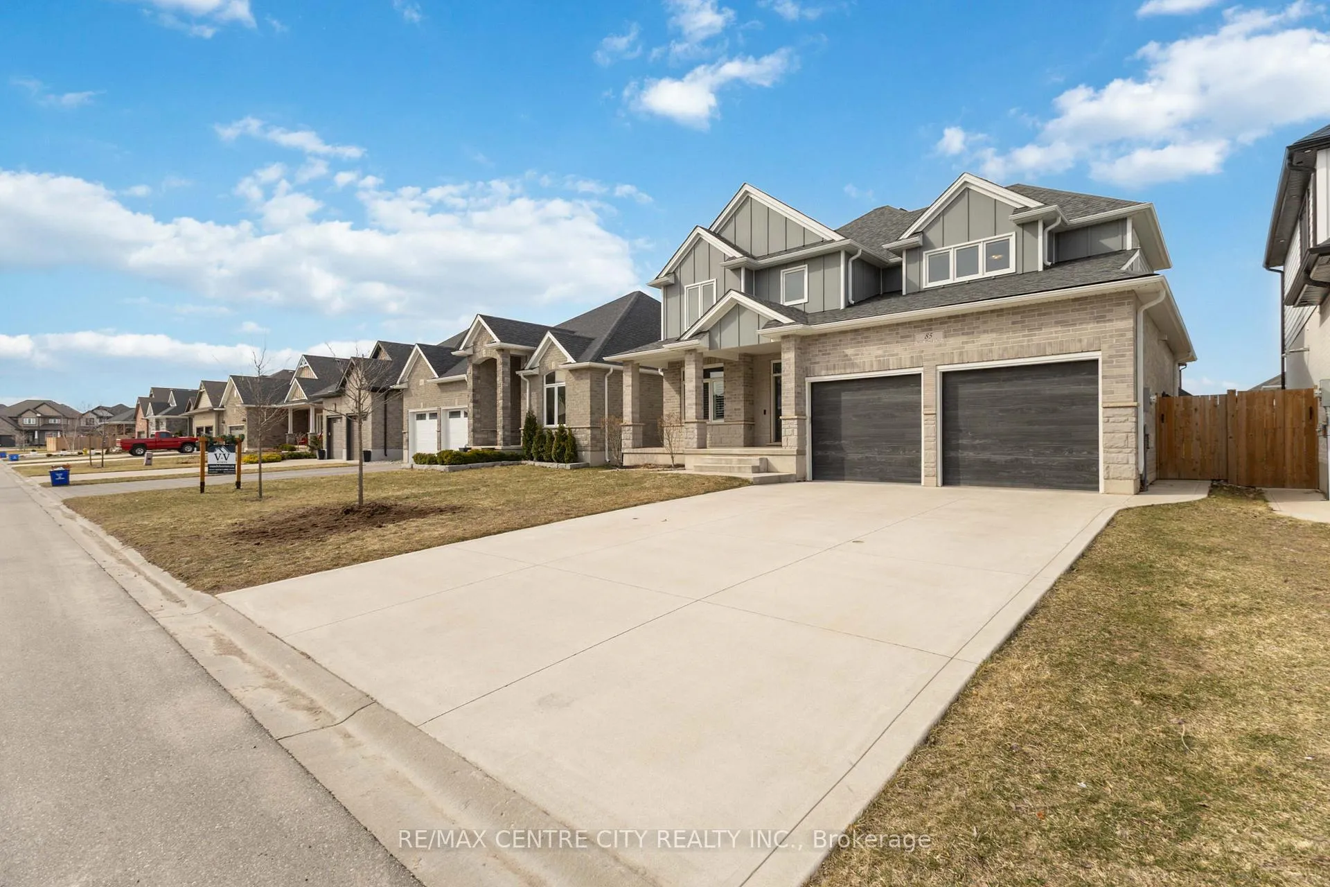Photo 2 of 85 Mill Pond Crescent, Thames Centre, Rural Thames Centre — HOMEH