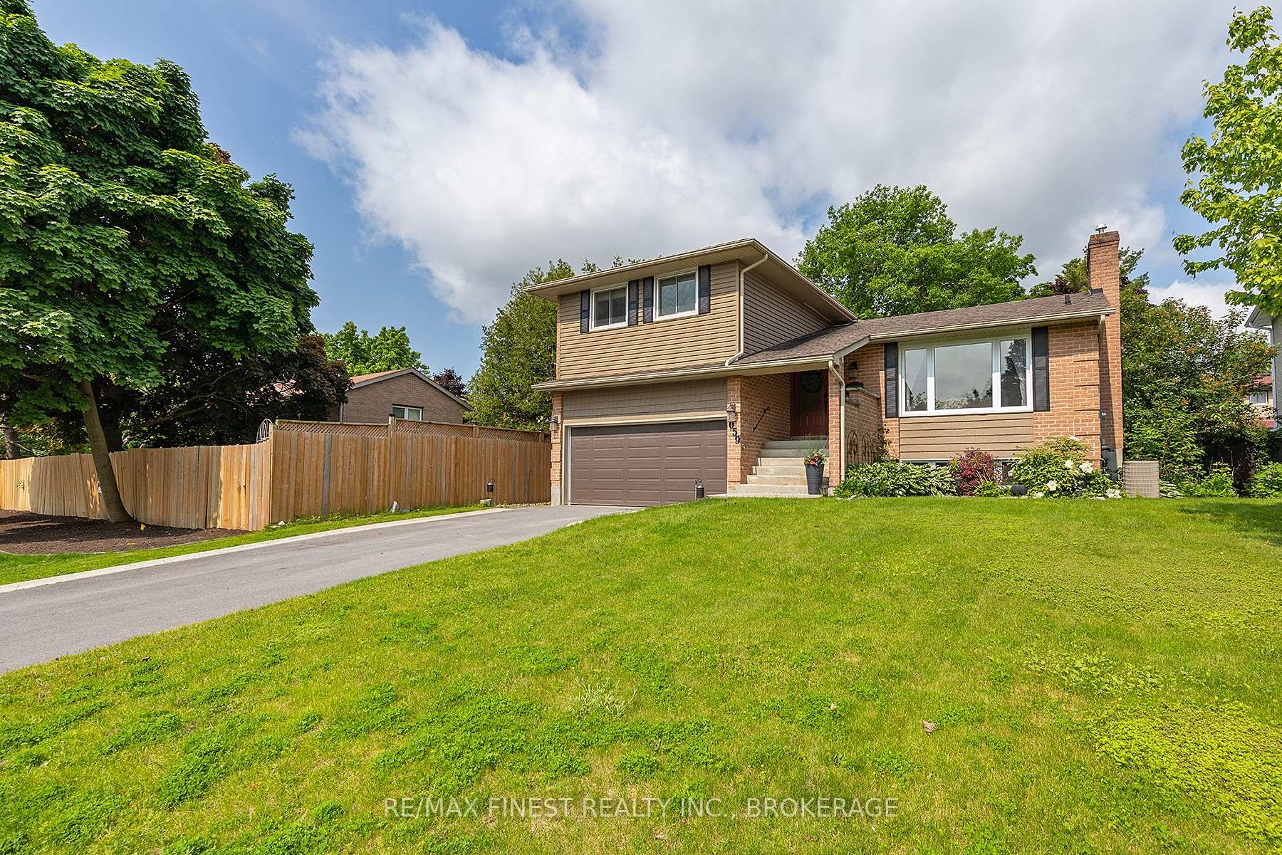 Photo 2 of 1059 Pembridge Crescent, Kingston, North of Taylor-Kidd Blvd — HOMEH