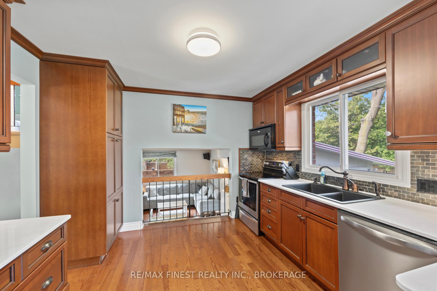 Photo 15 of 1059 Pembridge Crescent, Kingston, North of Taylor-Kidd Blvd — HOMEH