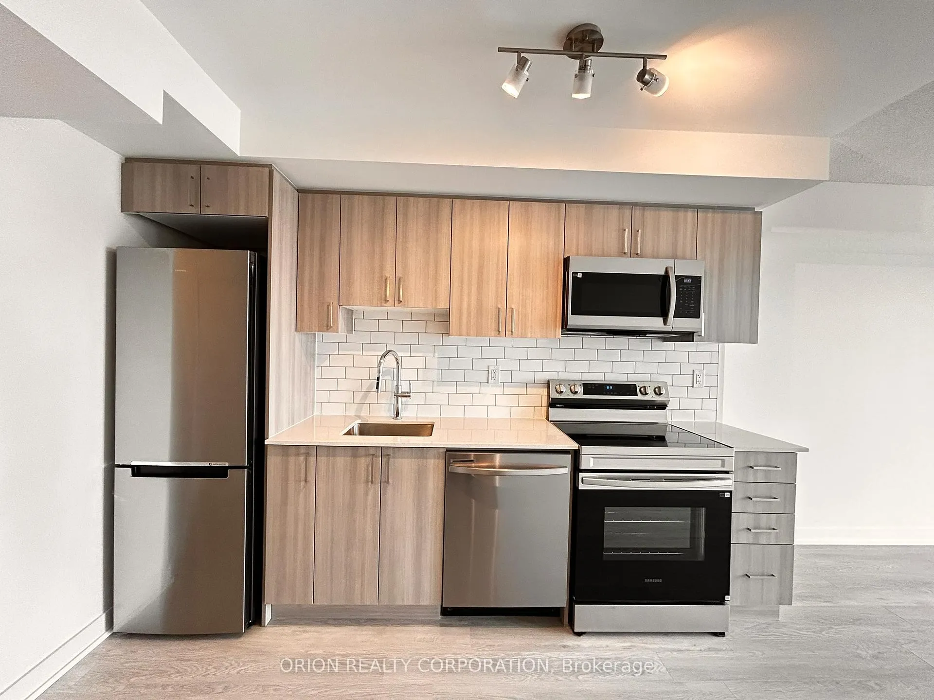 Photo 1 of Unit 2404, 1010 Sandy Beach Road, Pickering, Bay Ridges — HOMEH