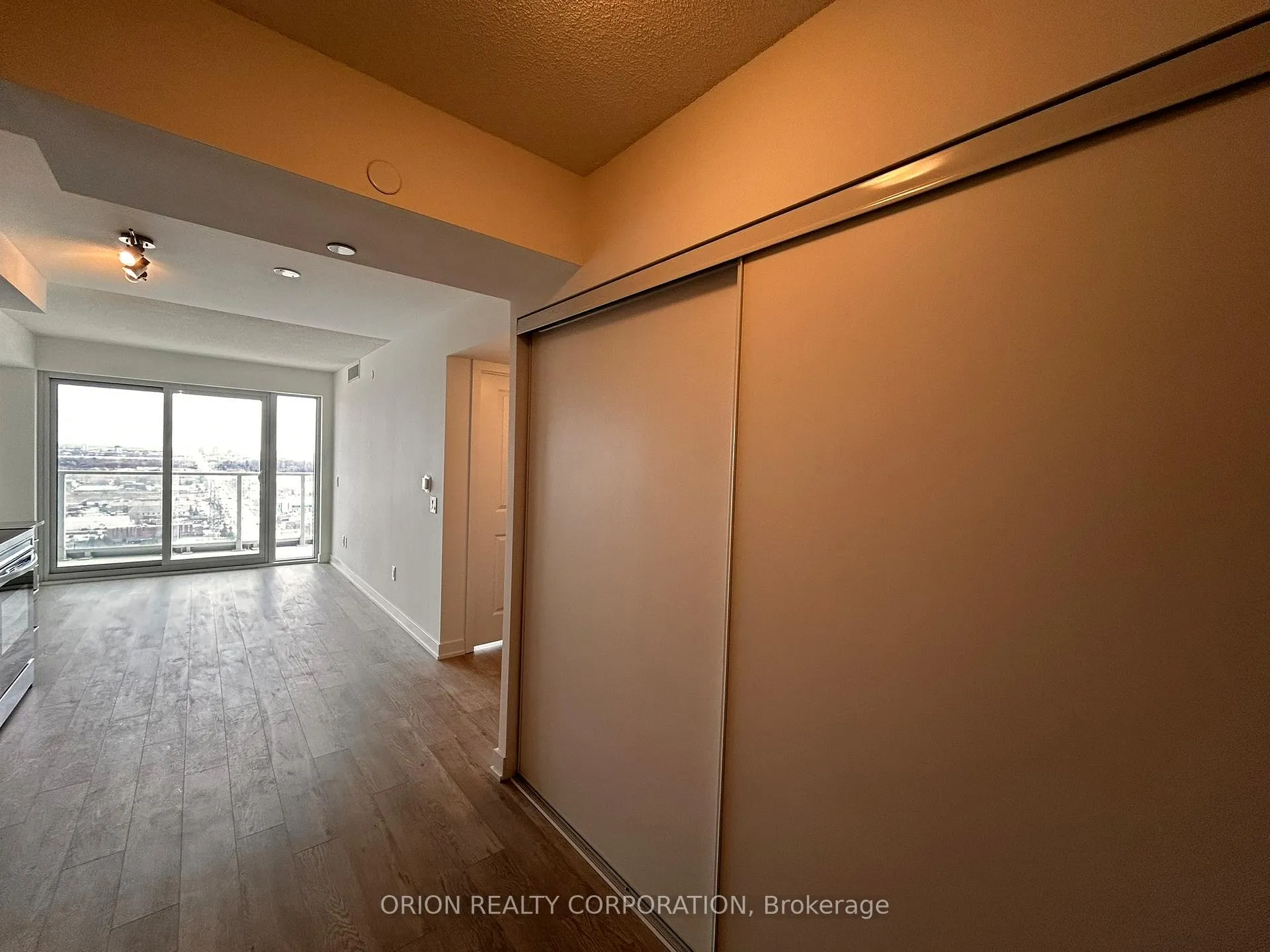 Photo 2 of Unit 2404, 1010 Sandy Beach Road, Pickering, Bay Ridges — HOMEH