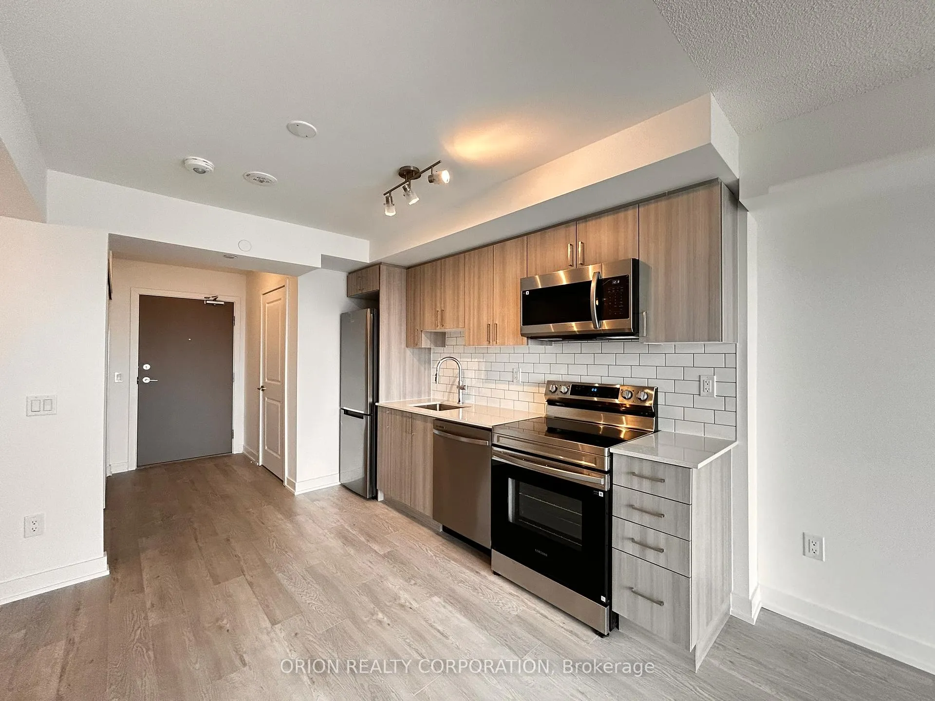 Photo 3 of Unit 2404, 1010 Sandy Beach Road, Pickering, Bay Ridges — HOMEH