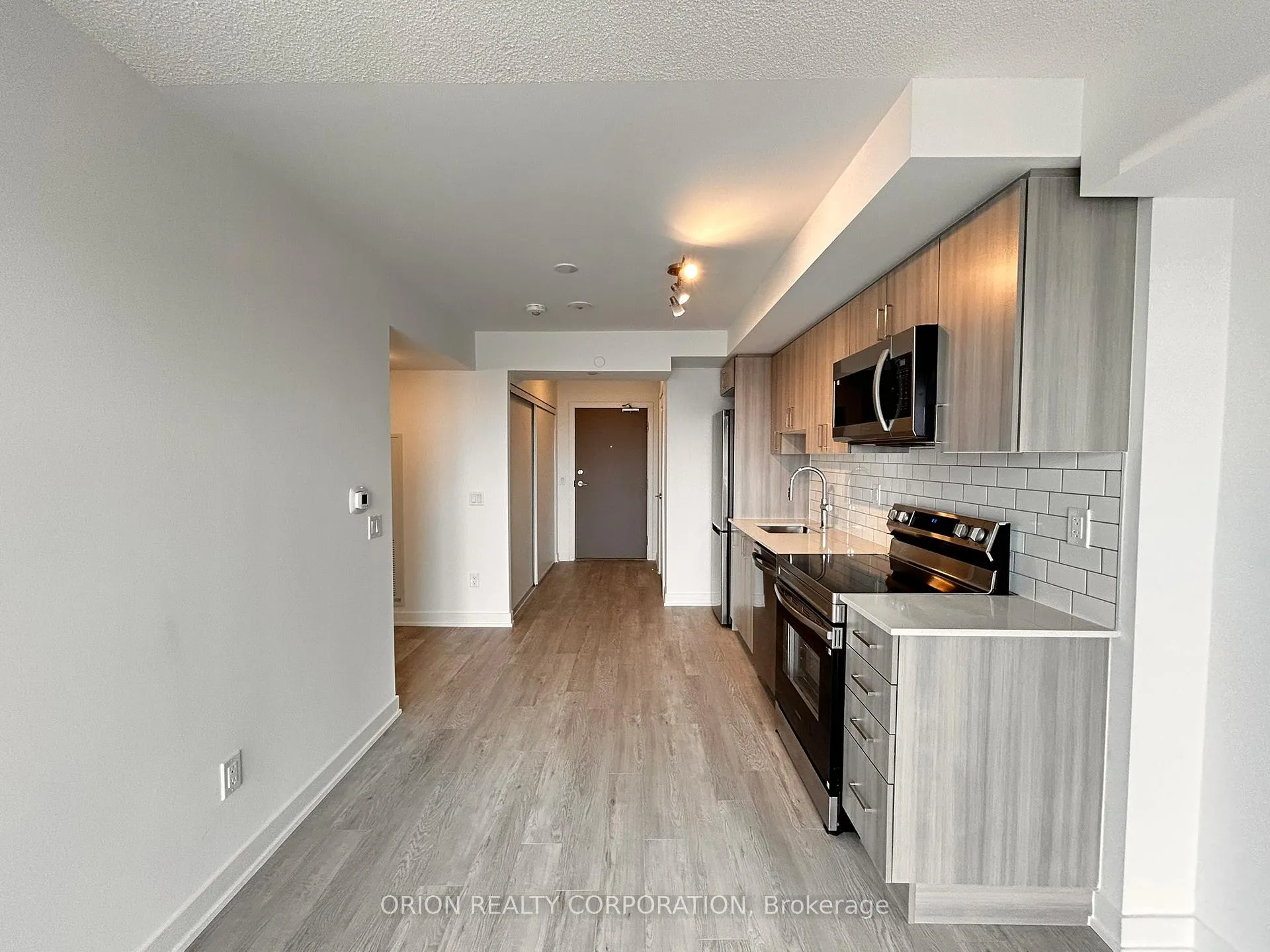 Photo 4 of Unit 2404, 1010 Sandy Beach Road, Pickering, Bay Ridges — HOMEH