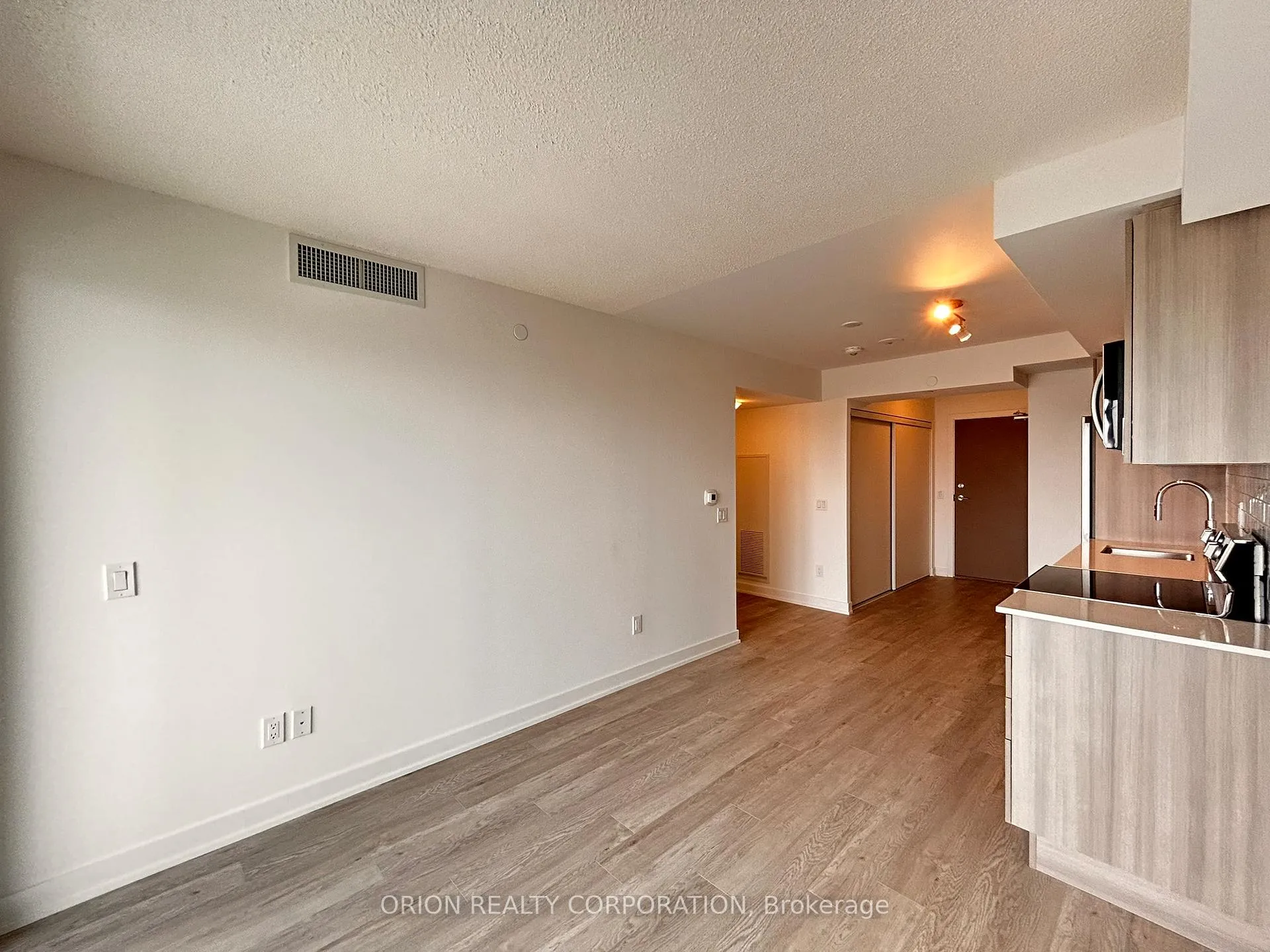 Photo 5 of Unit 2404, 1010 Sandy Beach Road, Pickering, Bay Ridges — HOMEH