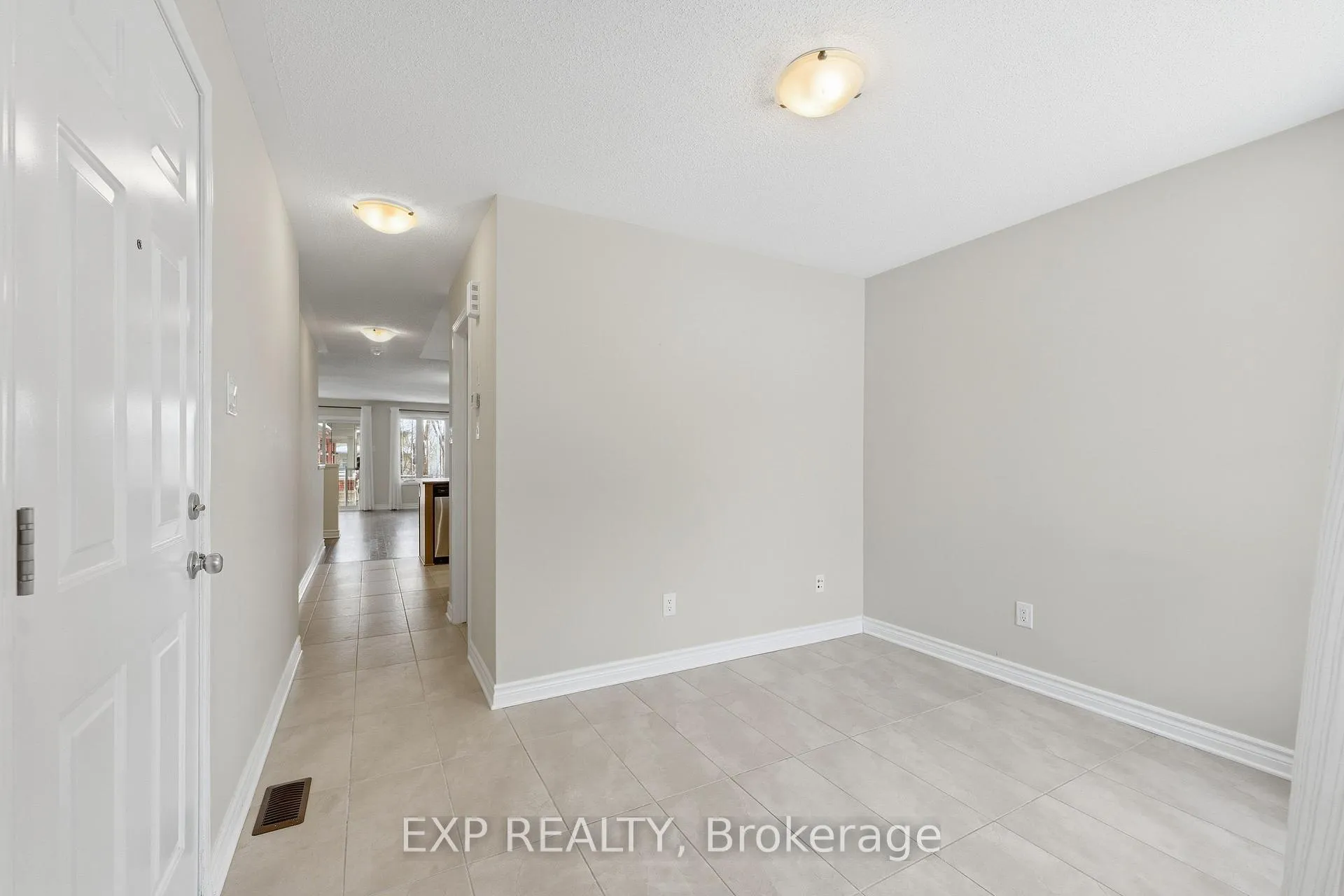 Photo 4 of 634 Danaca Private, Ottawa, Carson Meadows — HOMEH