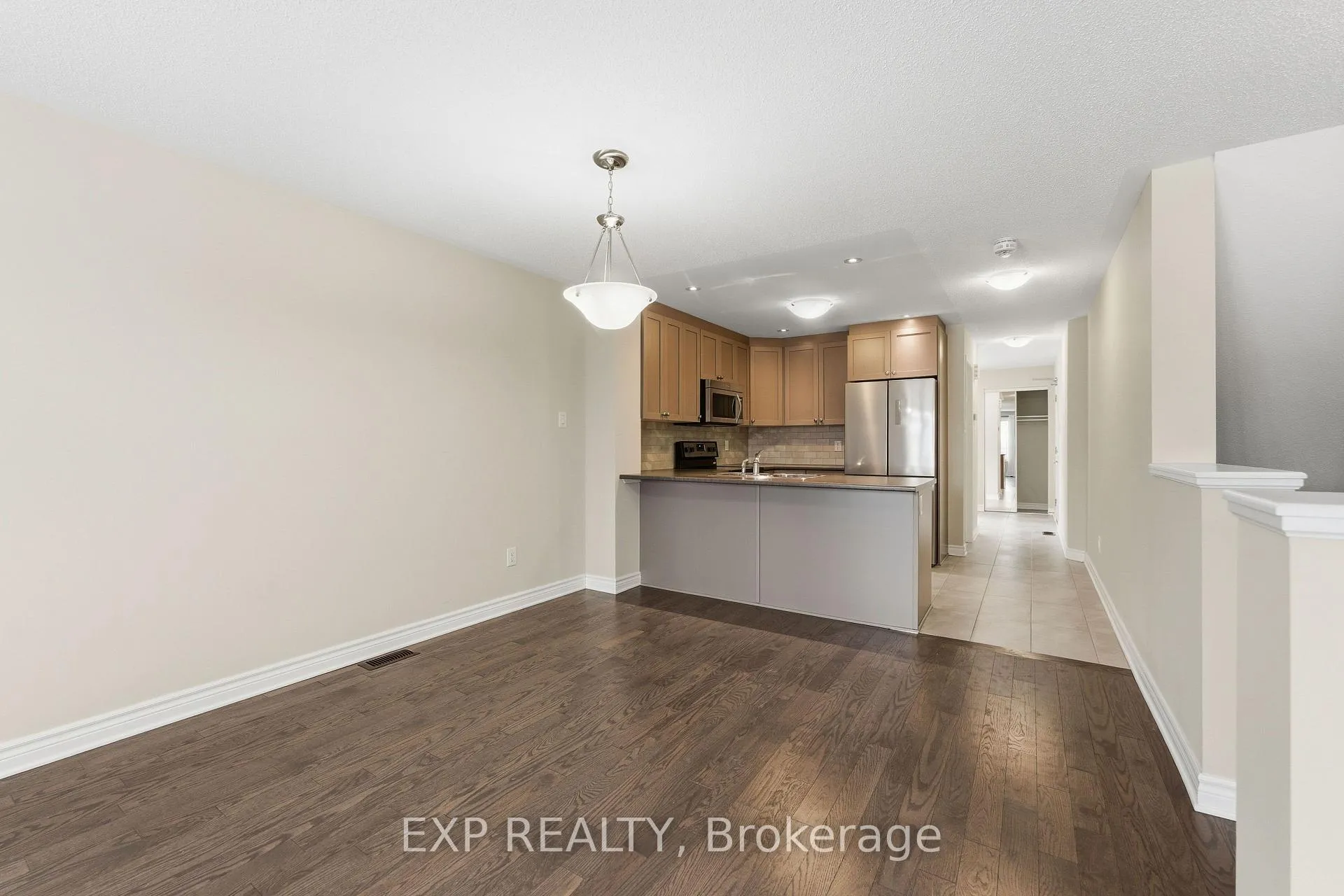 Photo 10 of 634 Danaca Private, Ottawa, Carson Meadows — HOMEH