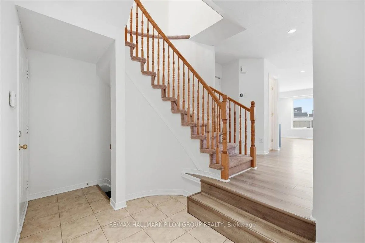 Photo 8 of 2015 Breezewood Street, Ottawa, Springridge/East Village — HOMEH