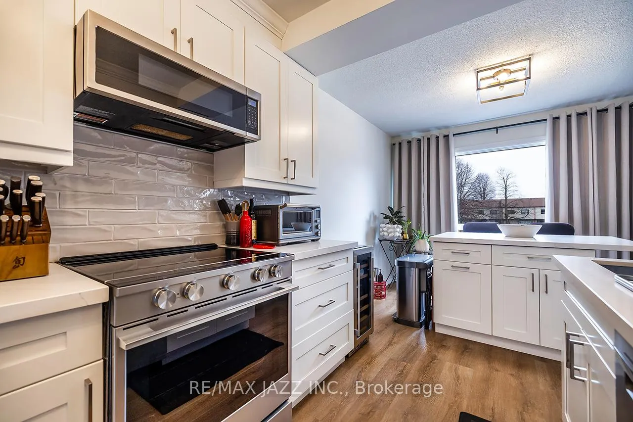 Photo 7 of Unit 77, 77 Park Lane Circle, Clarington, Bowmanville — HOMEH