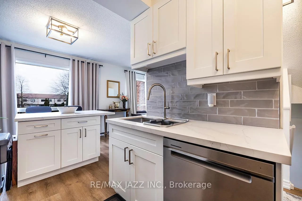 Photo 9 of Unit 77, 77 Park Lane Circle, Clarington, Bowmanville — HOMEH