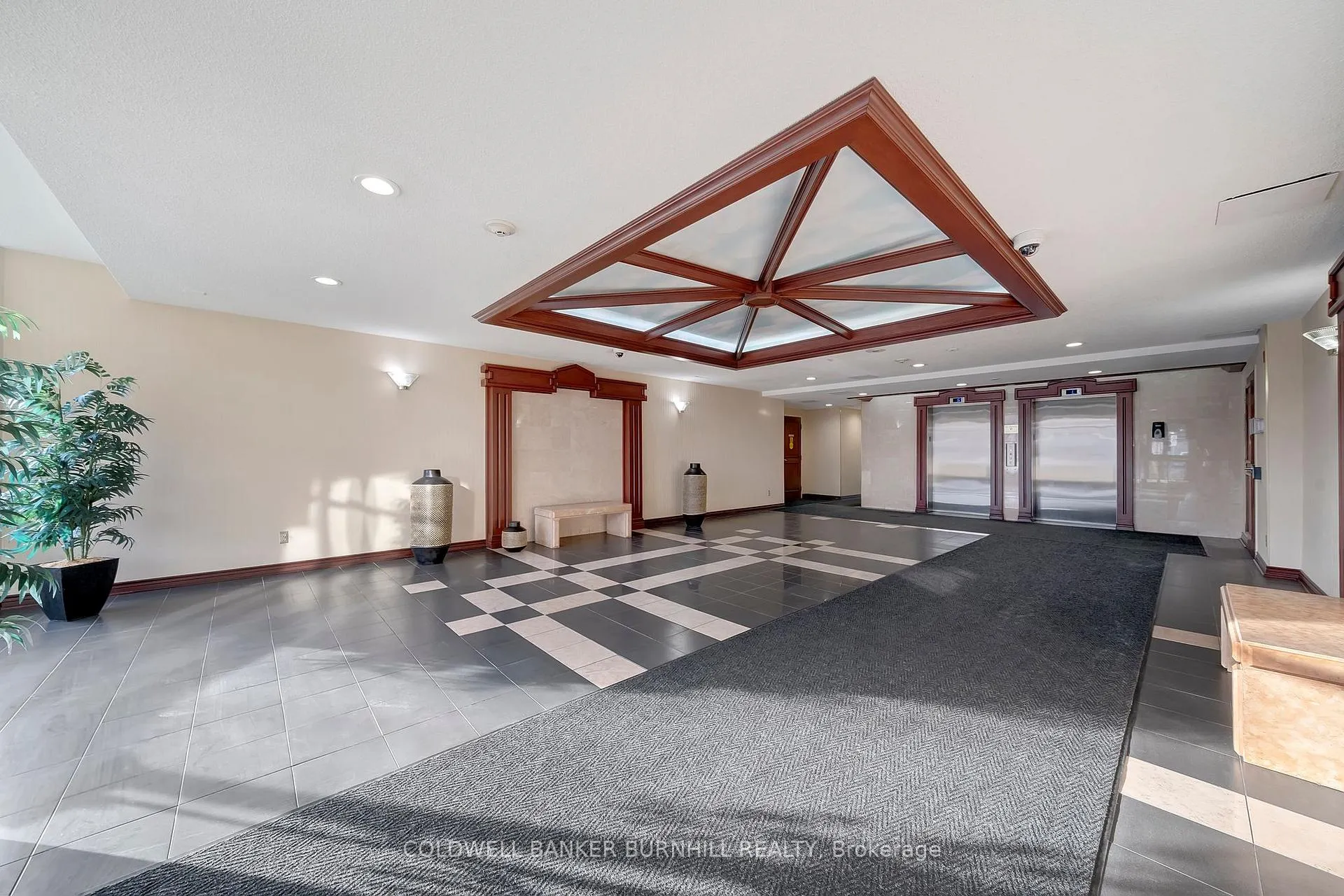 Photo 4 of Unit 112, 495 Highway 8, Hamilton, Stoney Creek — HOMEH