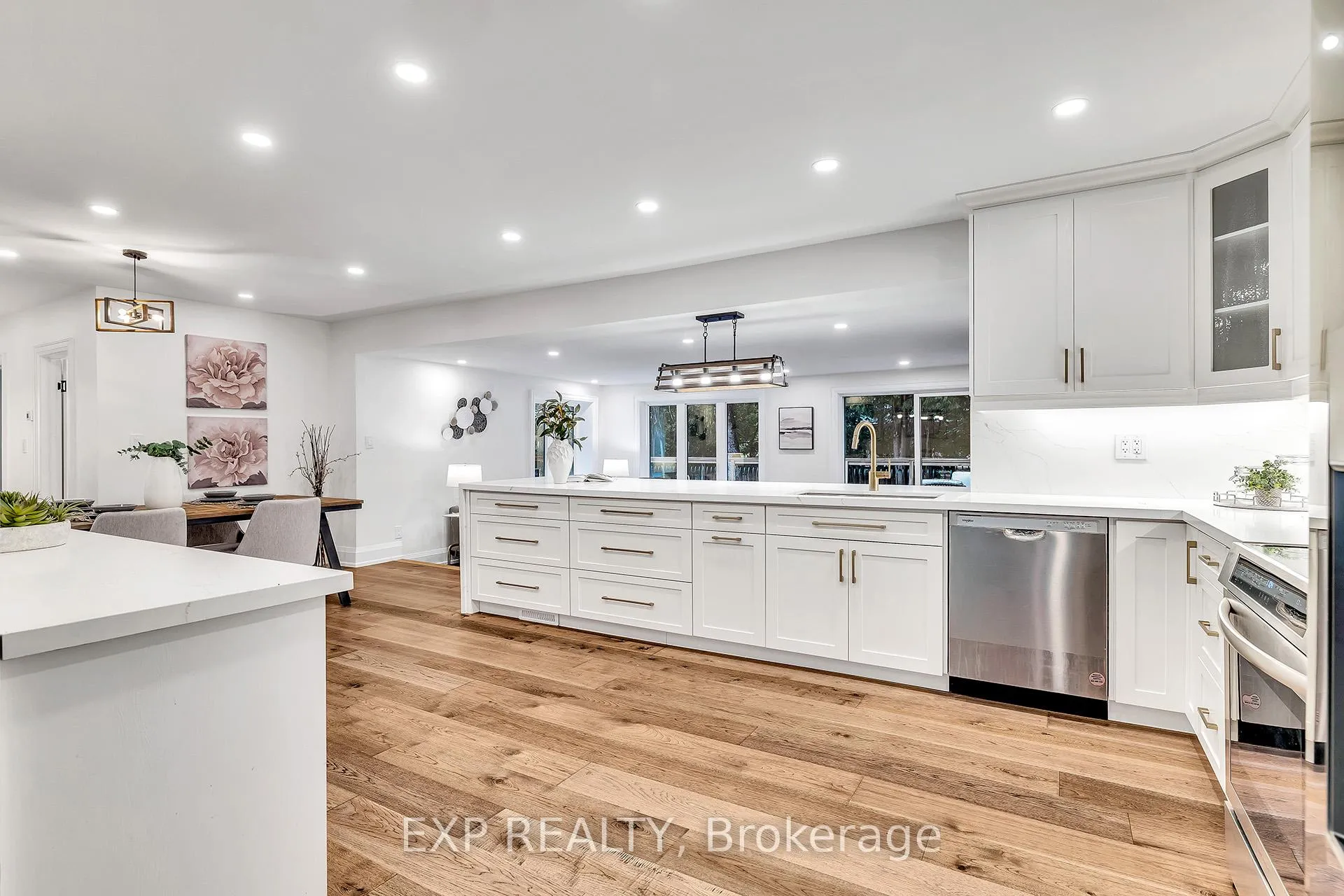 Photo 4 of 877 Kingsway Drive, Burlington, LaSalle — HOMEH