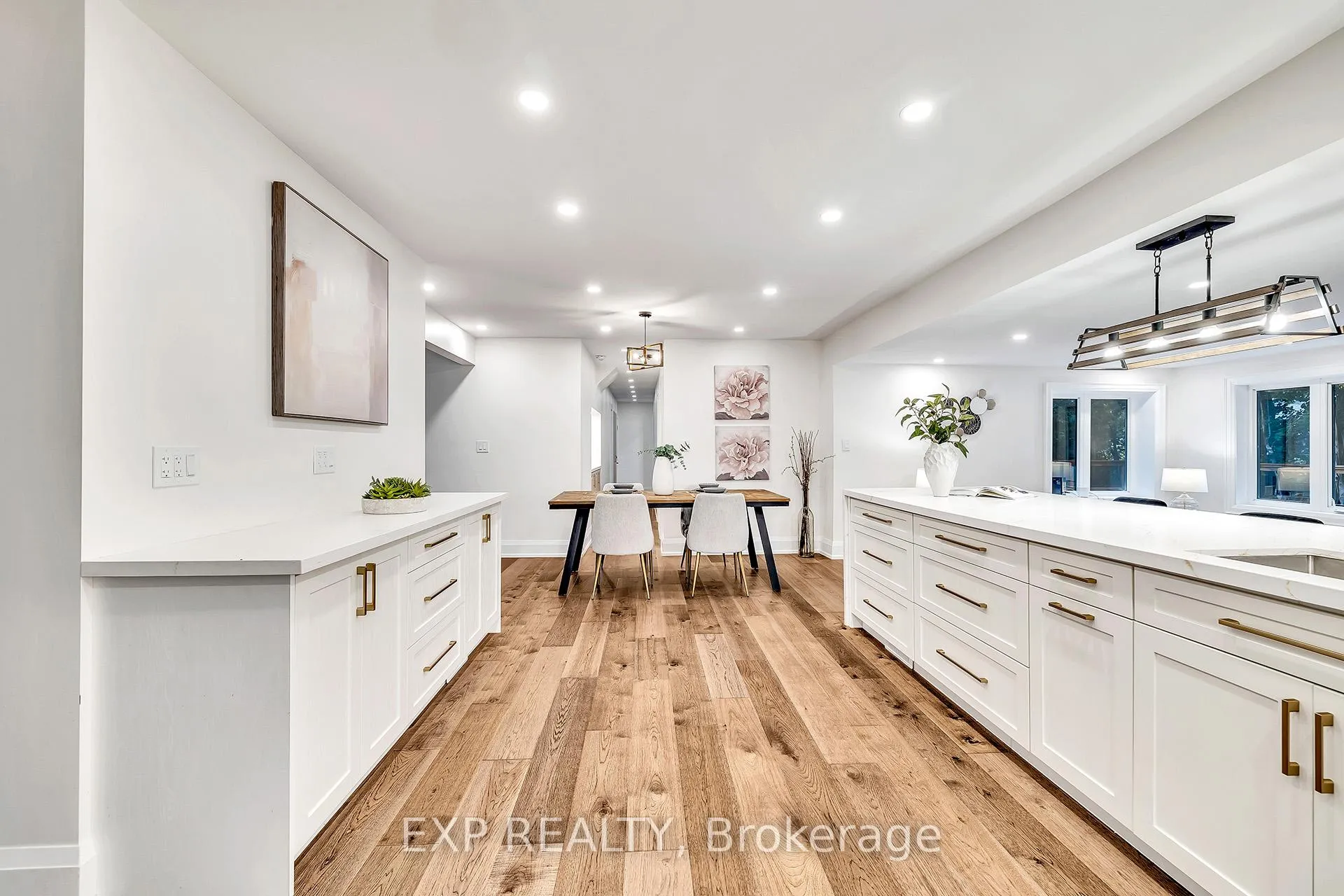 Photo 5 of 877 Kingsway Drive, Burlington, LaSalle — HOMEH