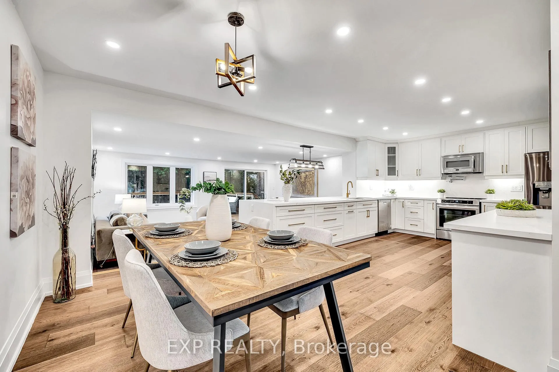 Photo 6 of 877 Kingsway Drive, Burlington, LaSalle — HOMEH