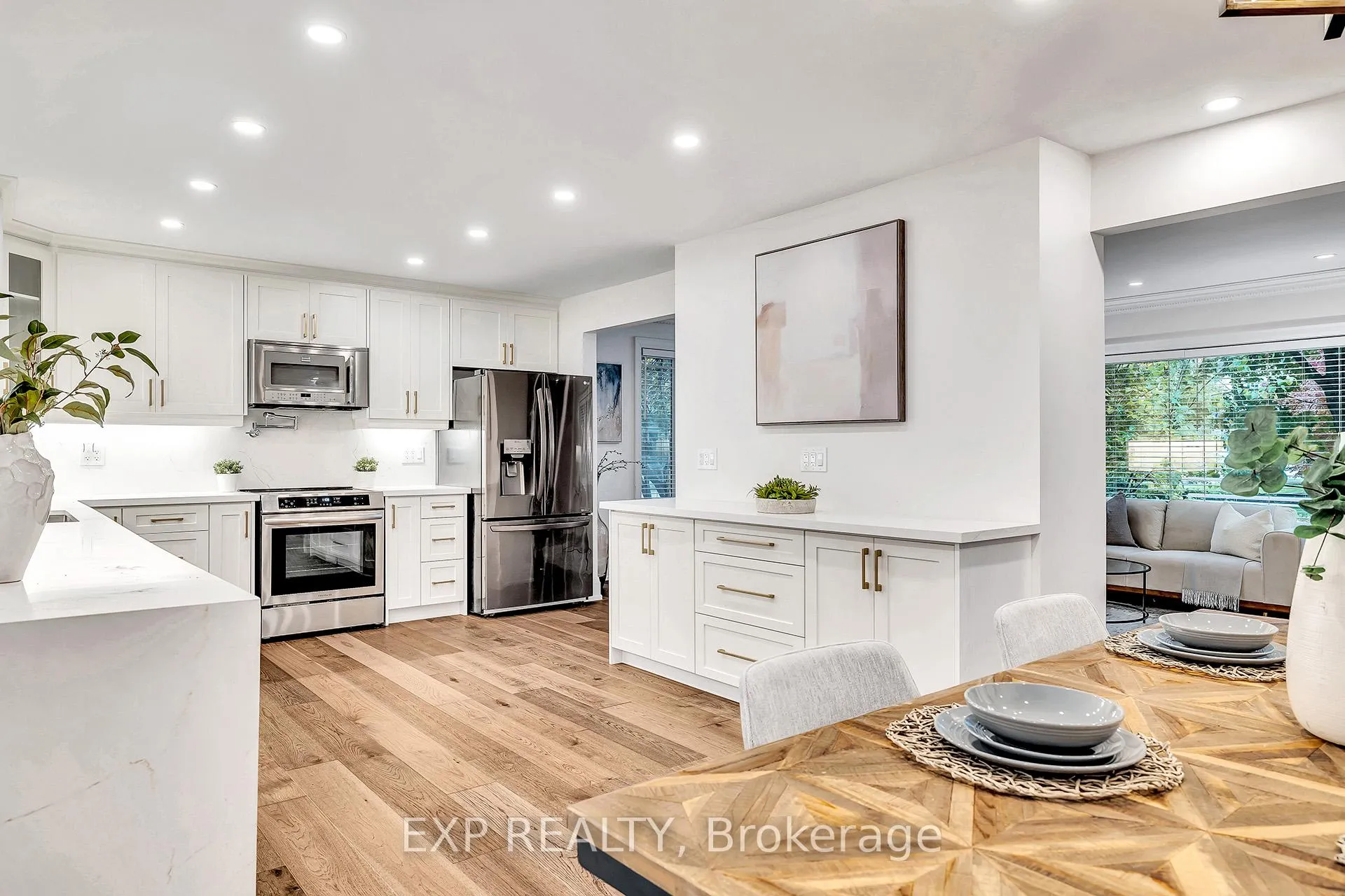 Photo 7 of 877 Kingsway Drive, Burlington, LaSalle — HOMEH