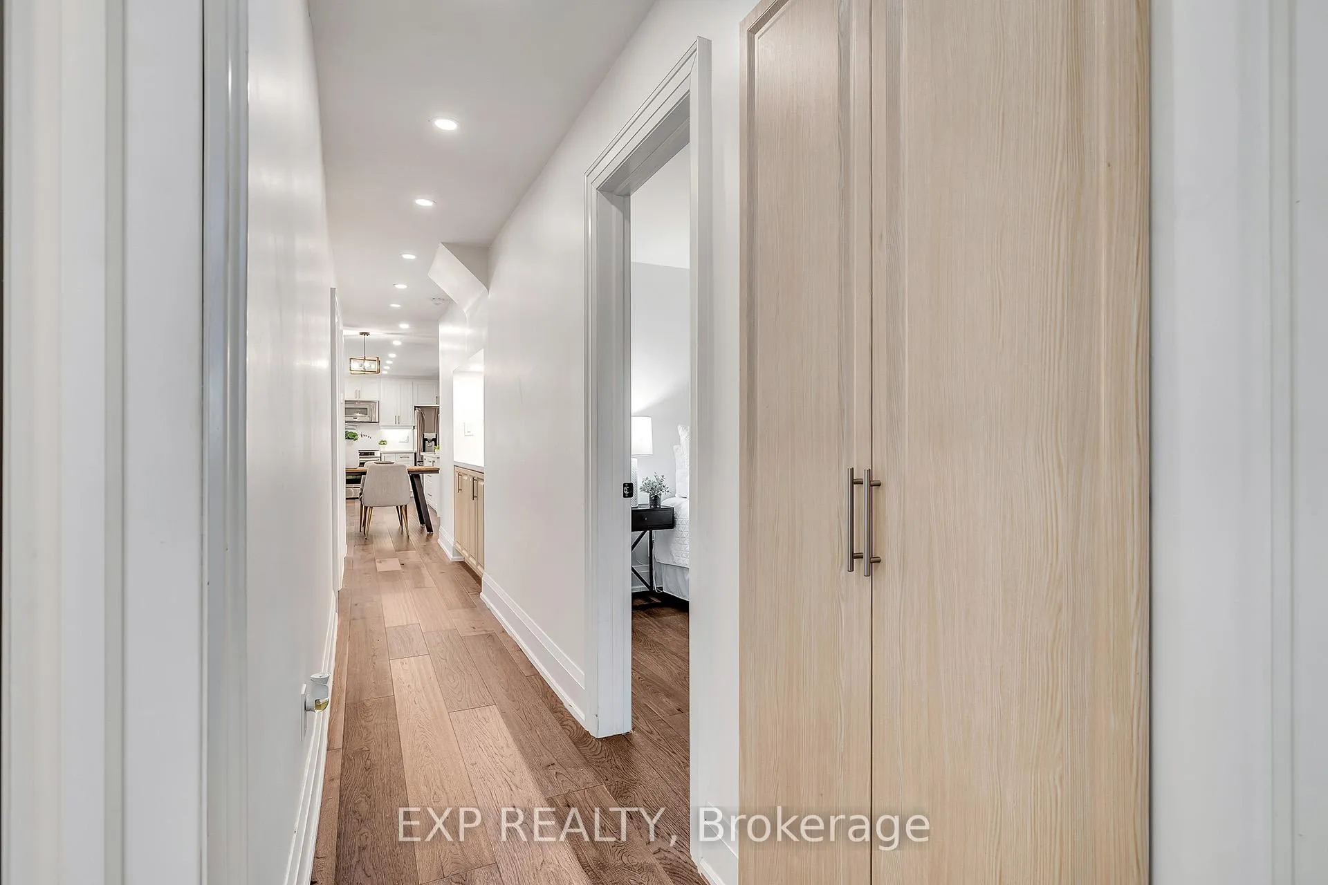 Photo 10 of 877 Kingsway Drive, Burlington, LaSalle — HOMEH