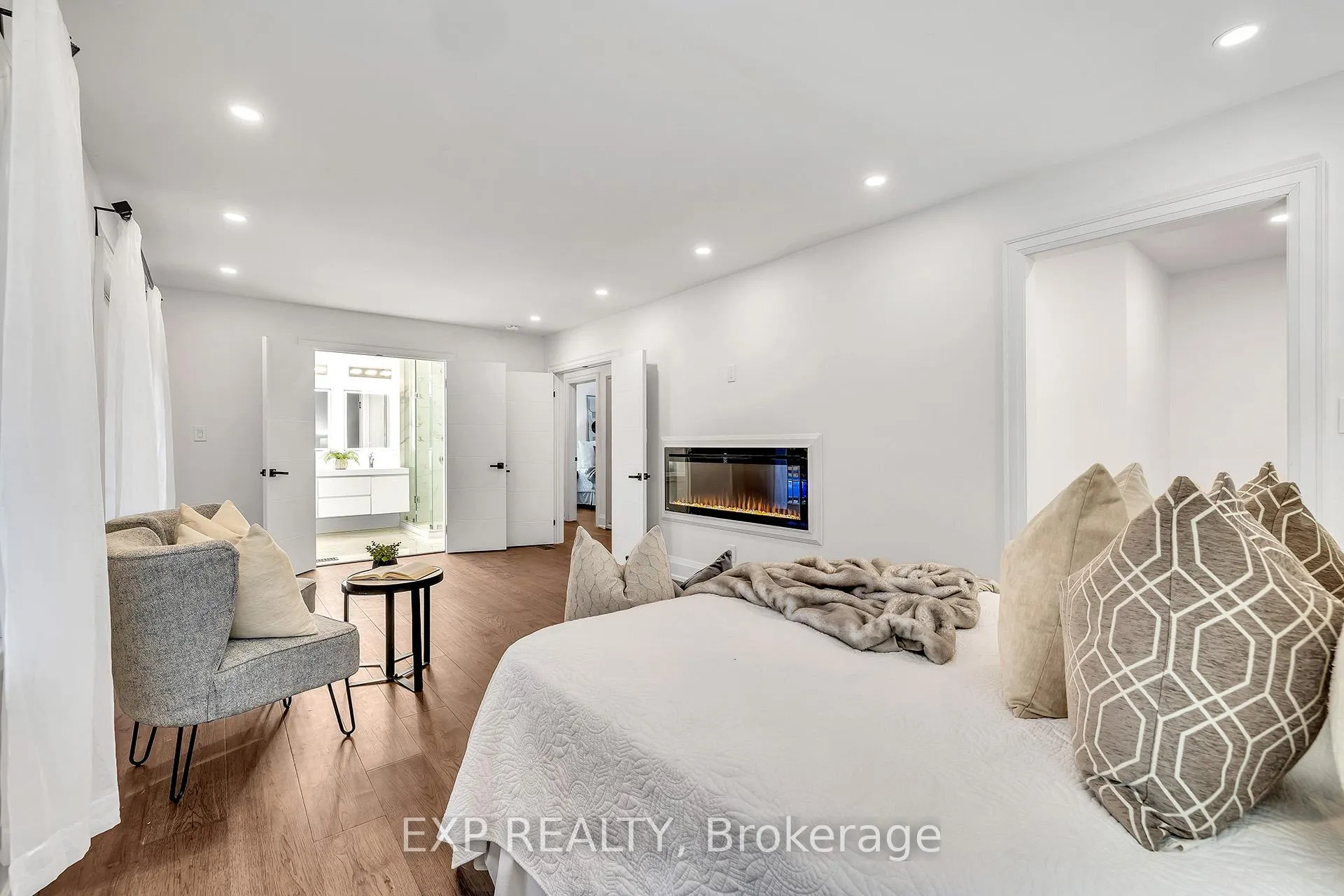 Photo 11 of 877 Kingsway Drive, Burlington, LaSalle — HOMEH
