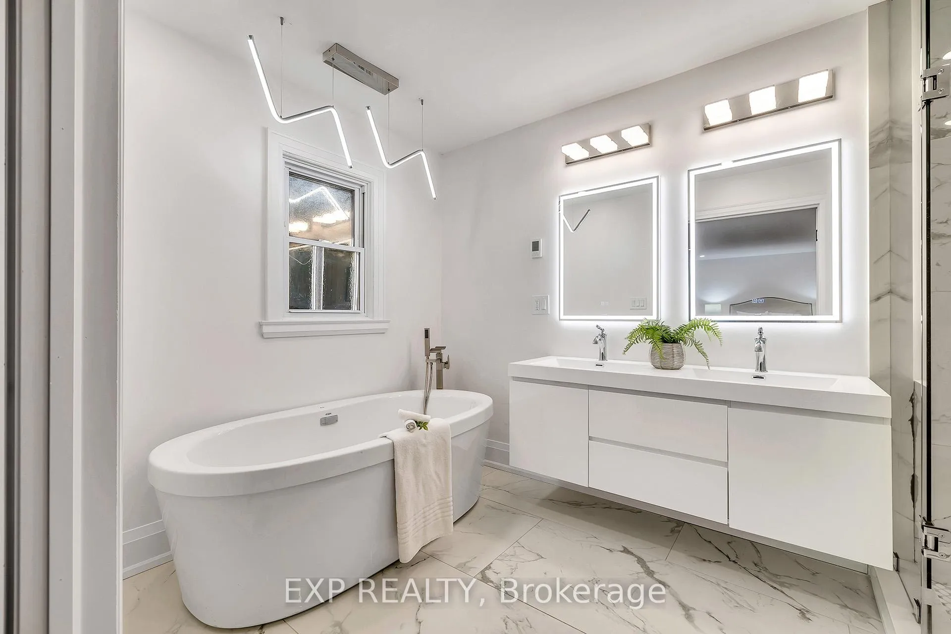 Photo 13 of 877 Kingsway Drive, Burlington, LaSalle — HOMEH