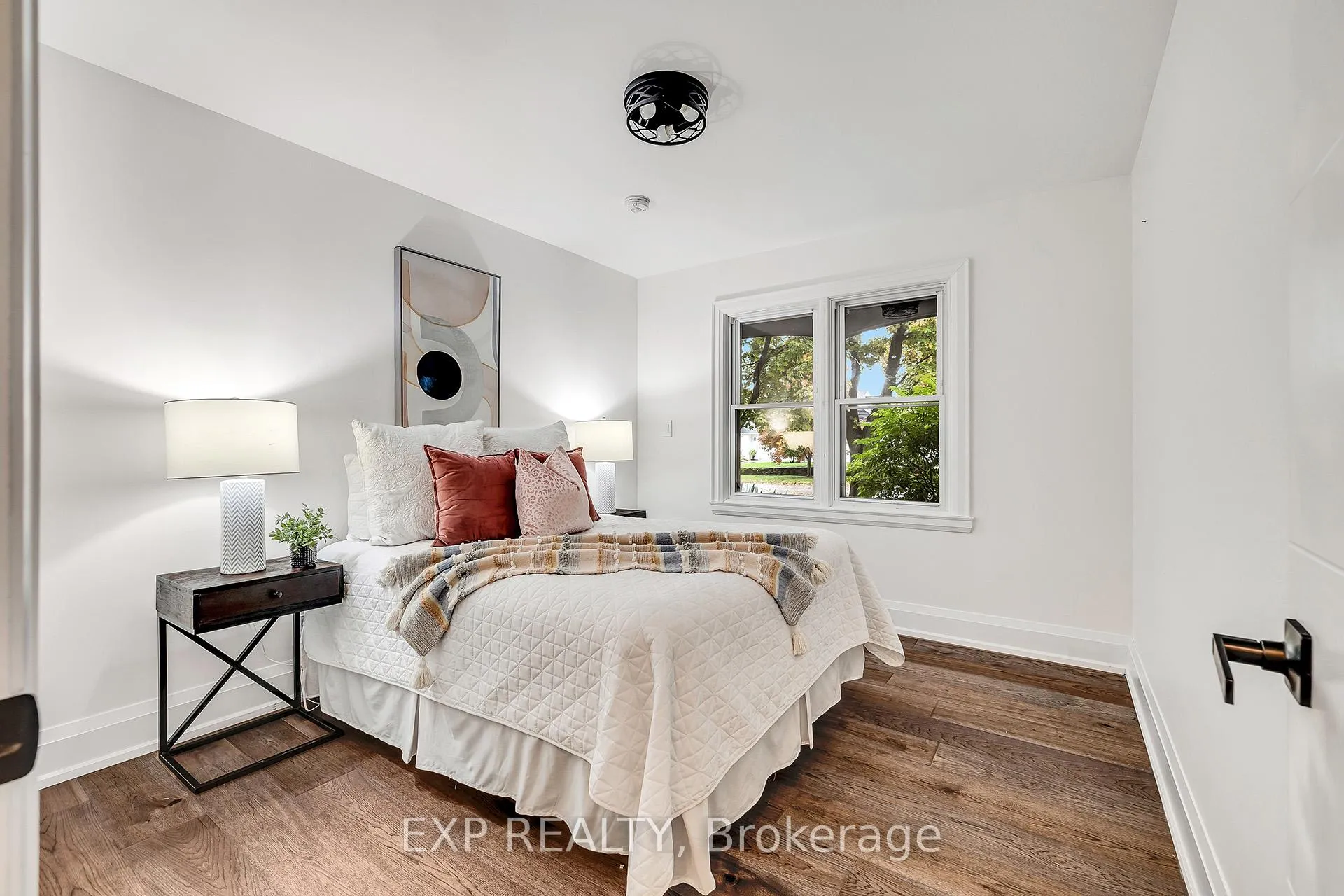 Photo 14 of 877 Kingsway Drive, Burlington, LaSalle — HOMEH