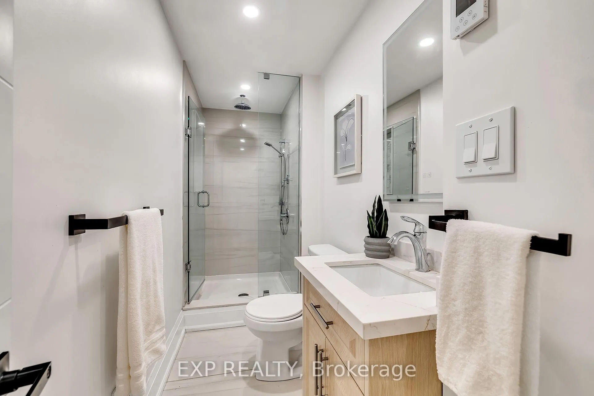 Photo 15 of 877 Kingsway Drive, Burlington, LaSalle — HOMEH