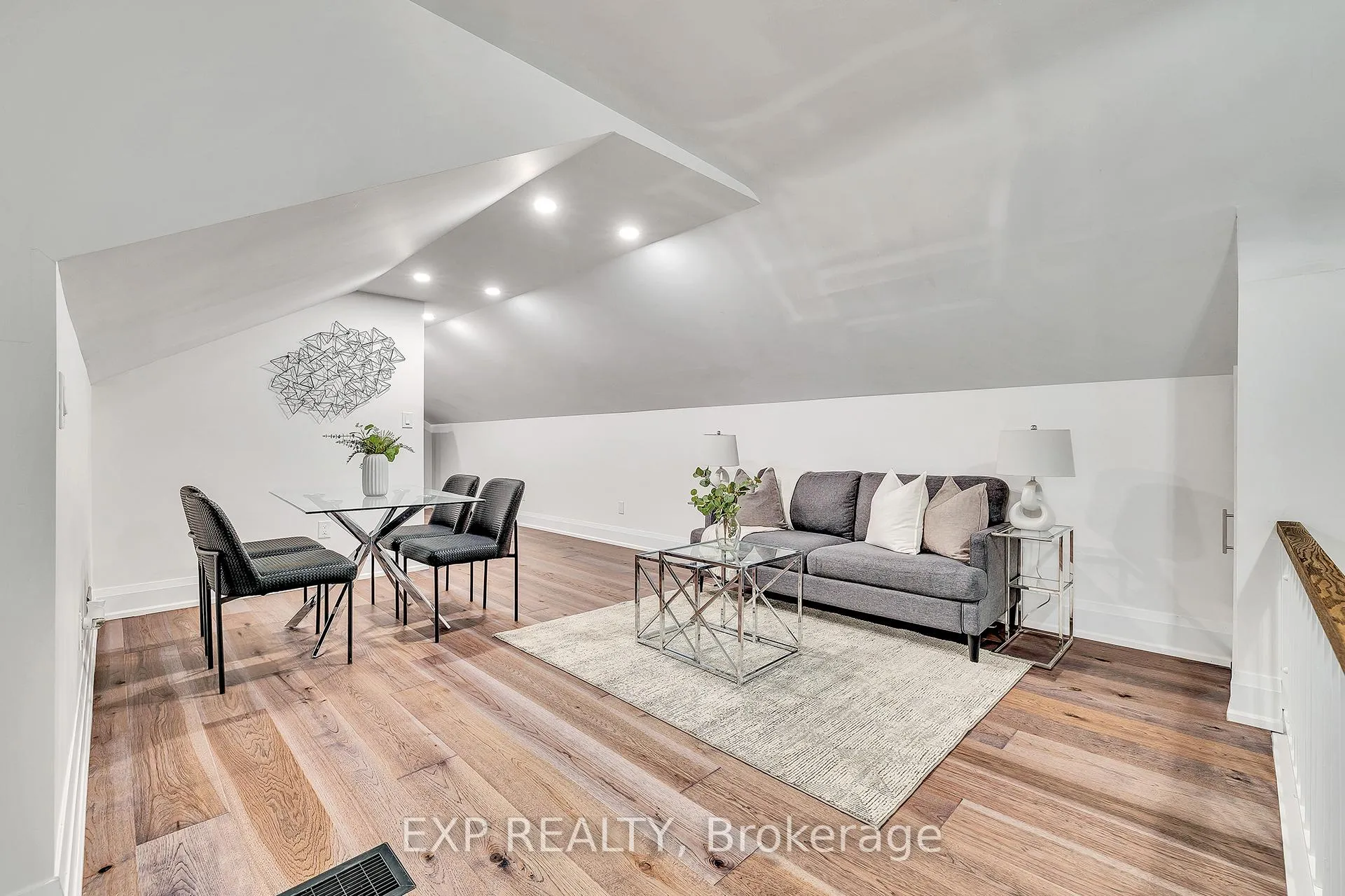 Photo 18 of 877 Kingsway Drive, Burlington, LaSalle — HOMEH