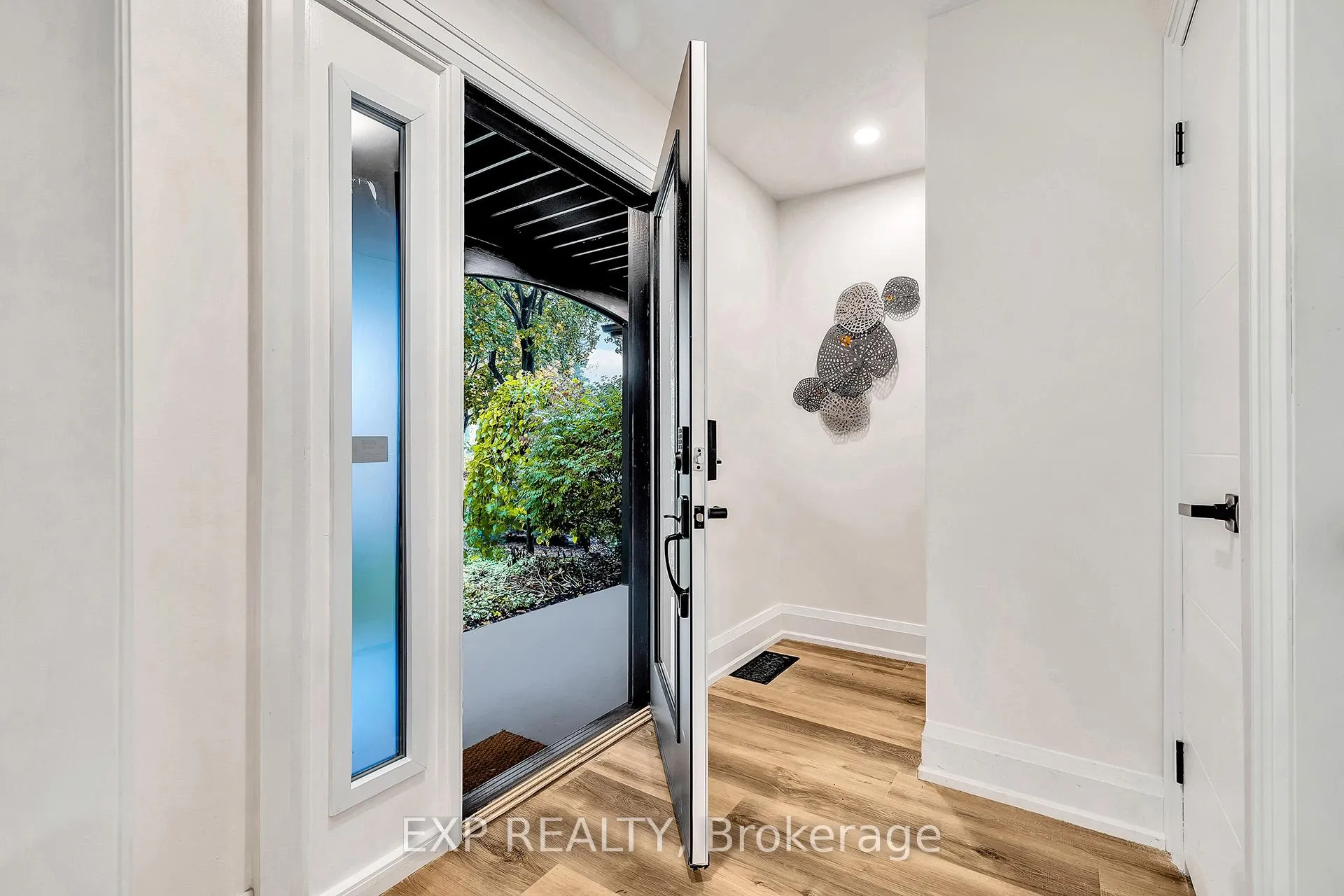 Photo 27 of 877 Kingsway Drive, Burlington, LaSalle — HOMEH