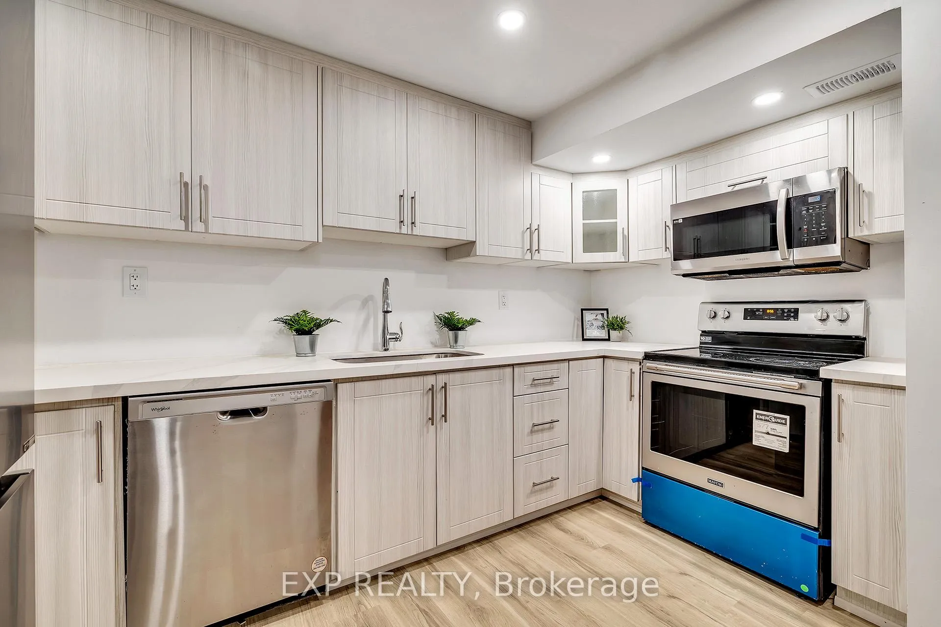 Photo 36 of 877 Kingsway Drive, Burlington, LaSalle — HOMEH