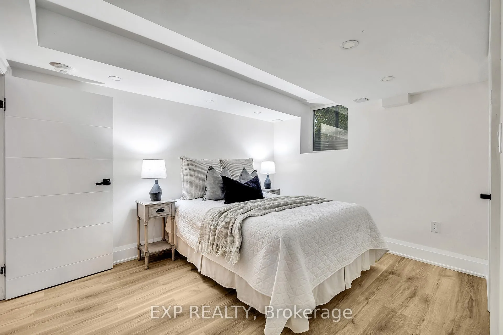 Photo 39 of 877 Kingsway Drive, Burlington, LaSalle — HOMEH