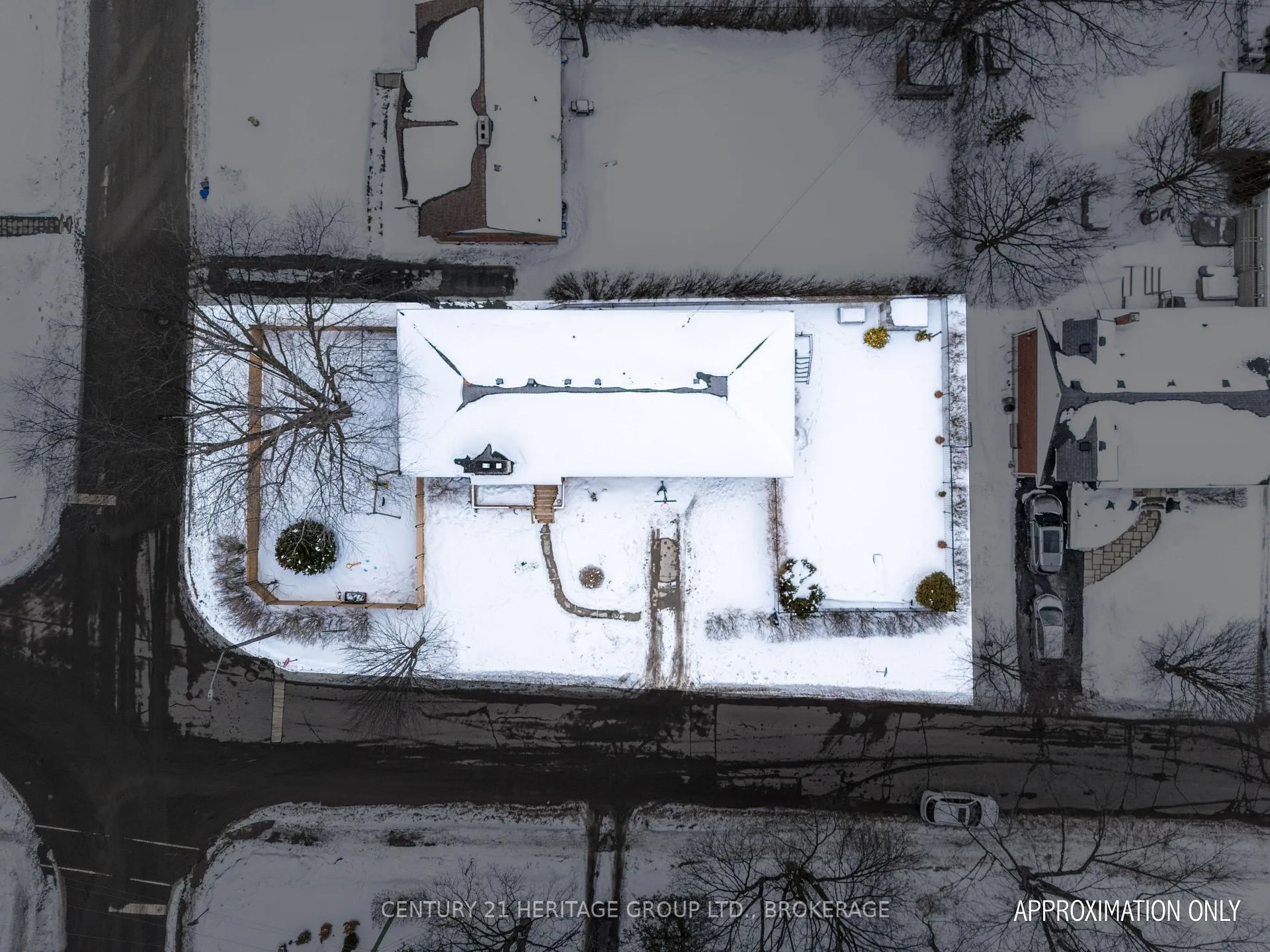 Photo 44 of 74 McMichael Street, Kingston, West of Sir John A. Blvd — HOMEH