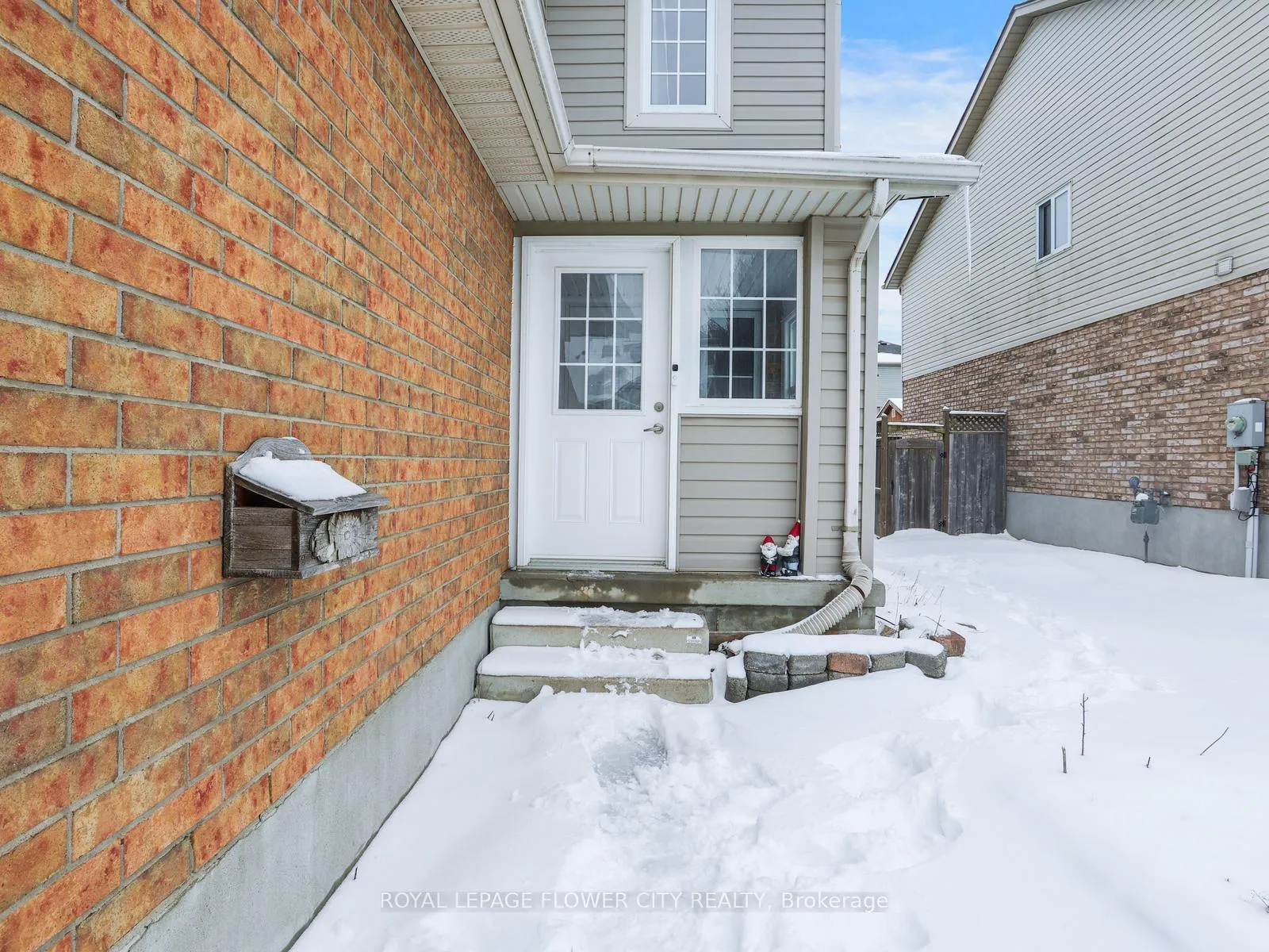 Photo 3 of 128 Donnenwerth Drive, Kitchener — HOMEH
