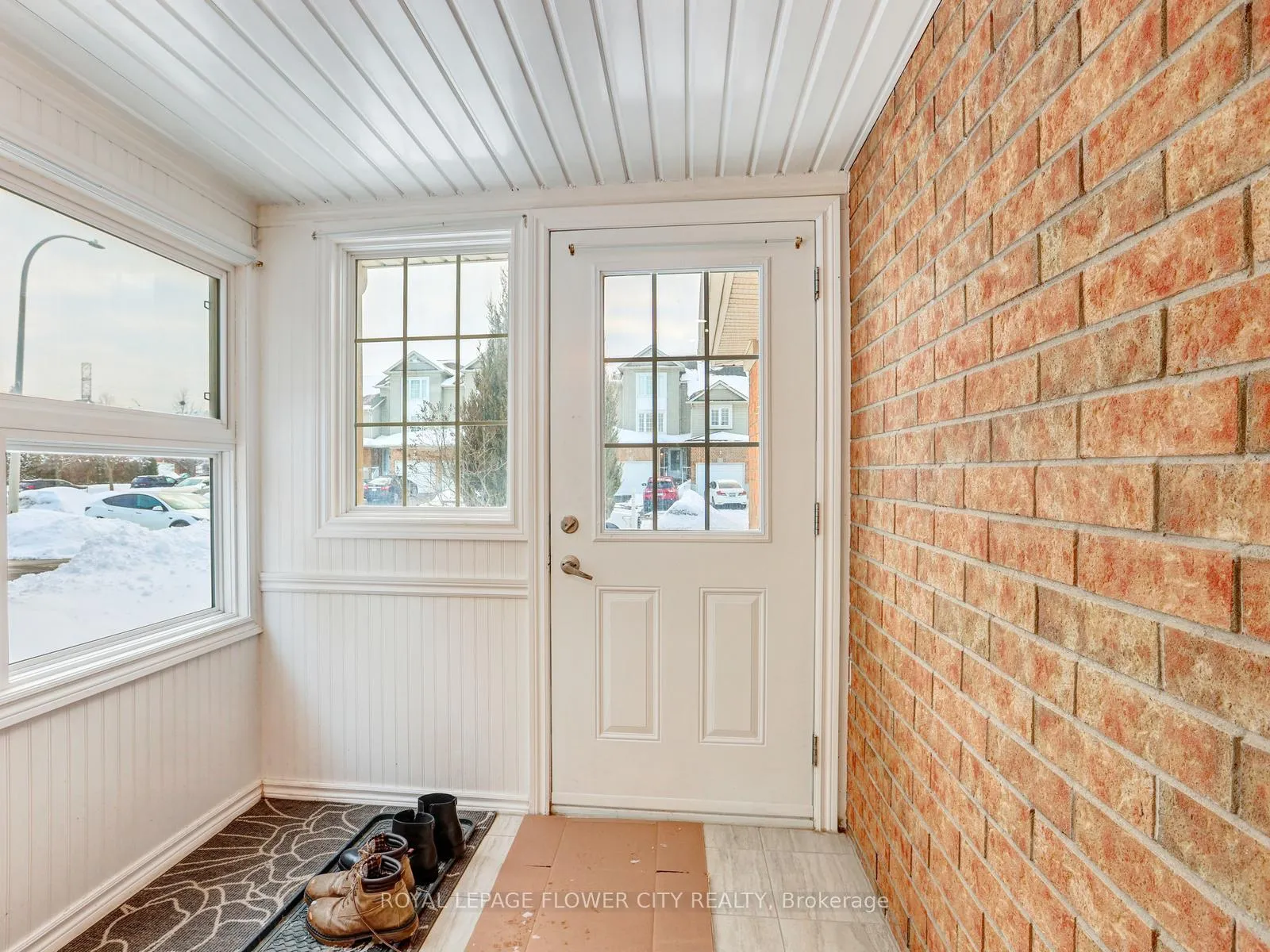 Photo 4 of 128 Donnenwerth Drive, Kitchener — HOMEH