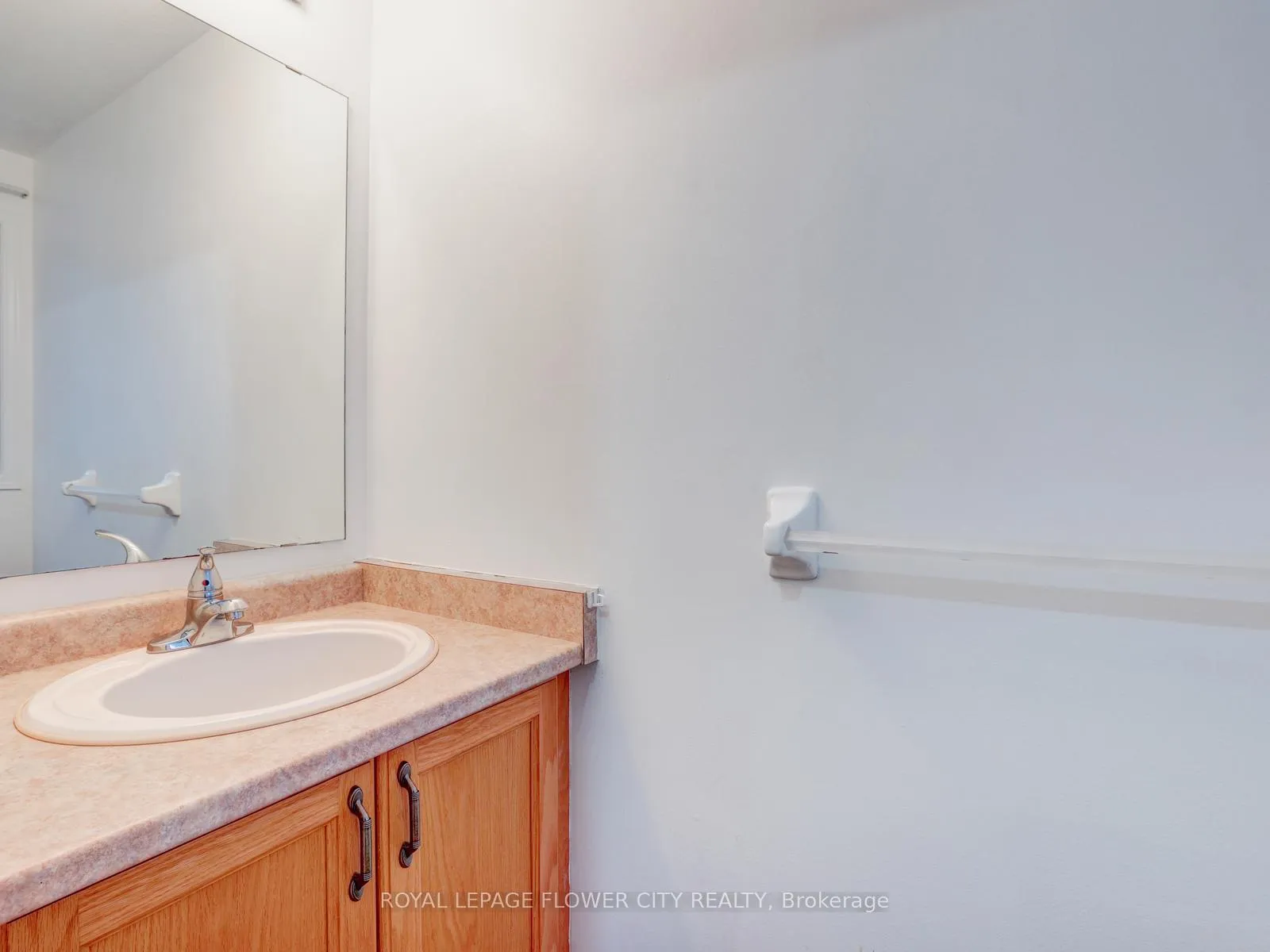 Photo 6 of 128 Donnenwerth Drive, Kitchener — HOMEH