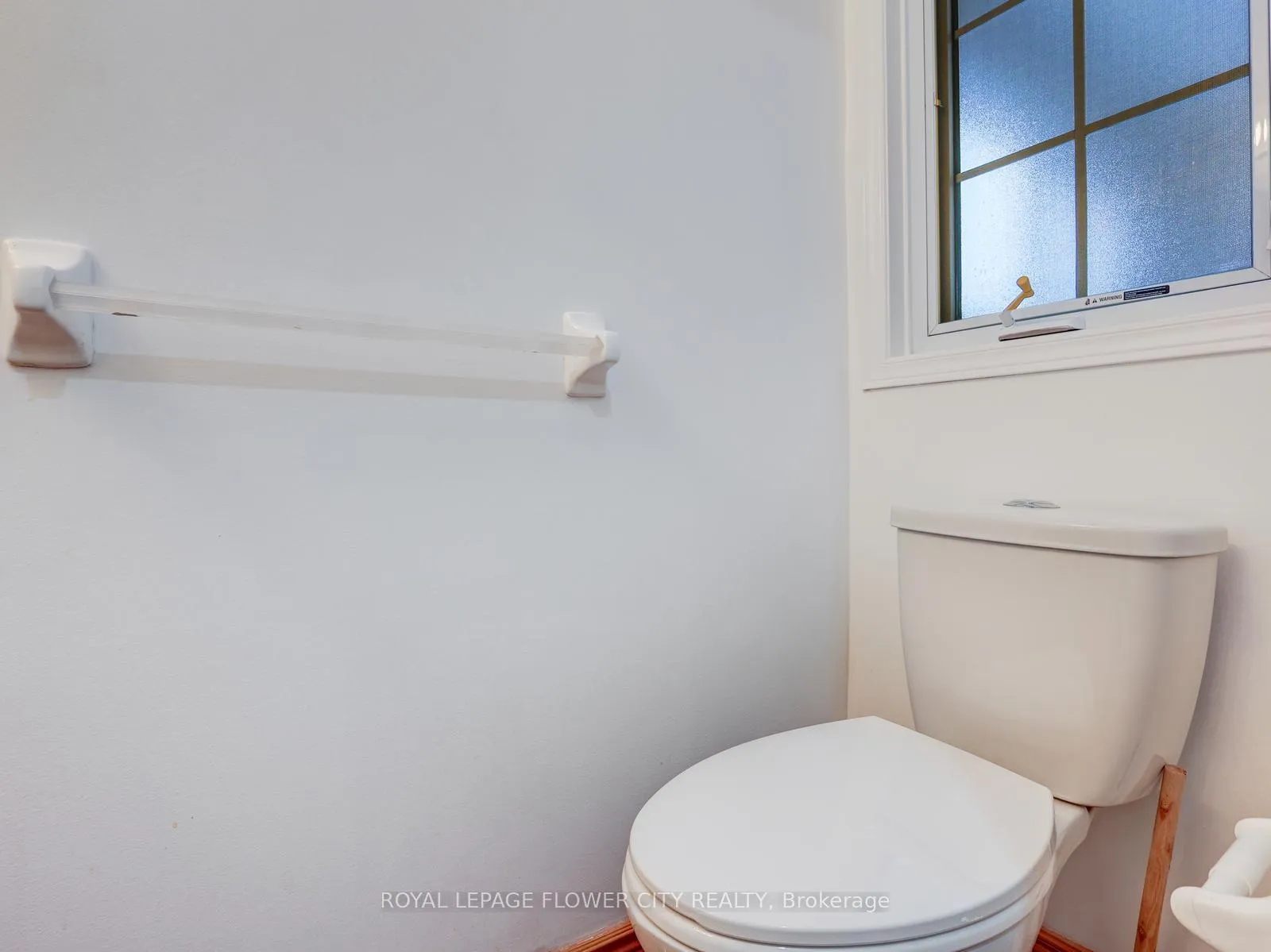 Photo 7 of 128 Donnenwerth Drive, Kitchener — HOMEH