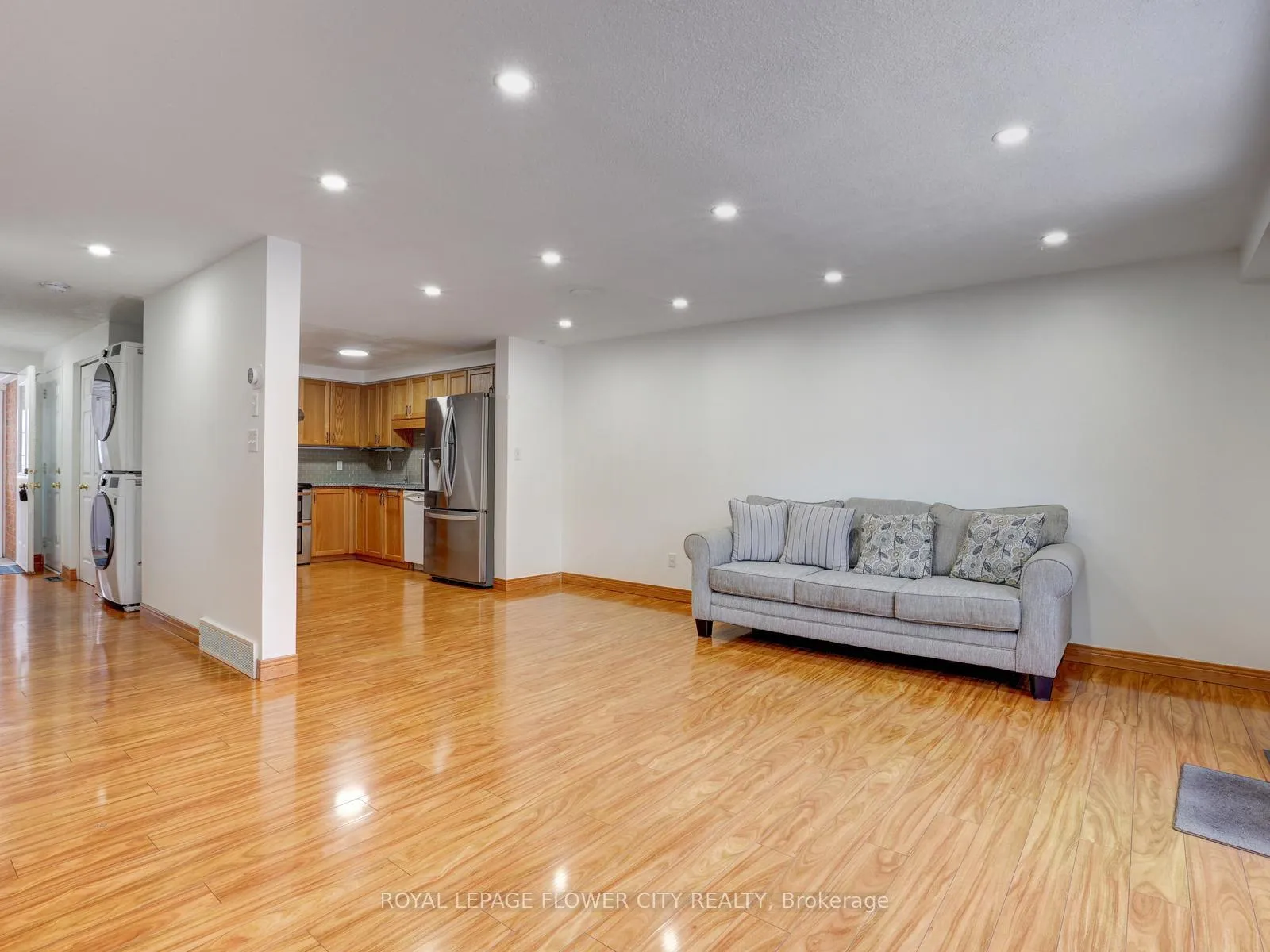 Photo 9 of 128 Donnenwerth Drive, Kitchener — HOMEH