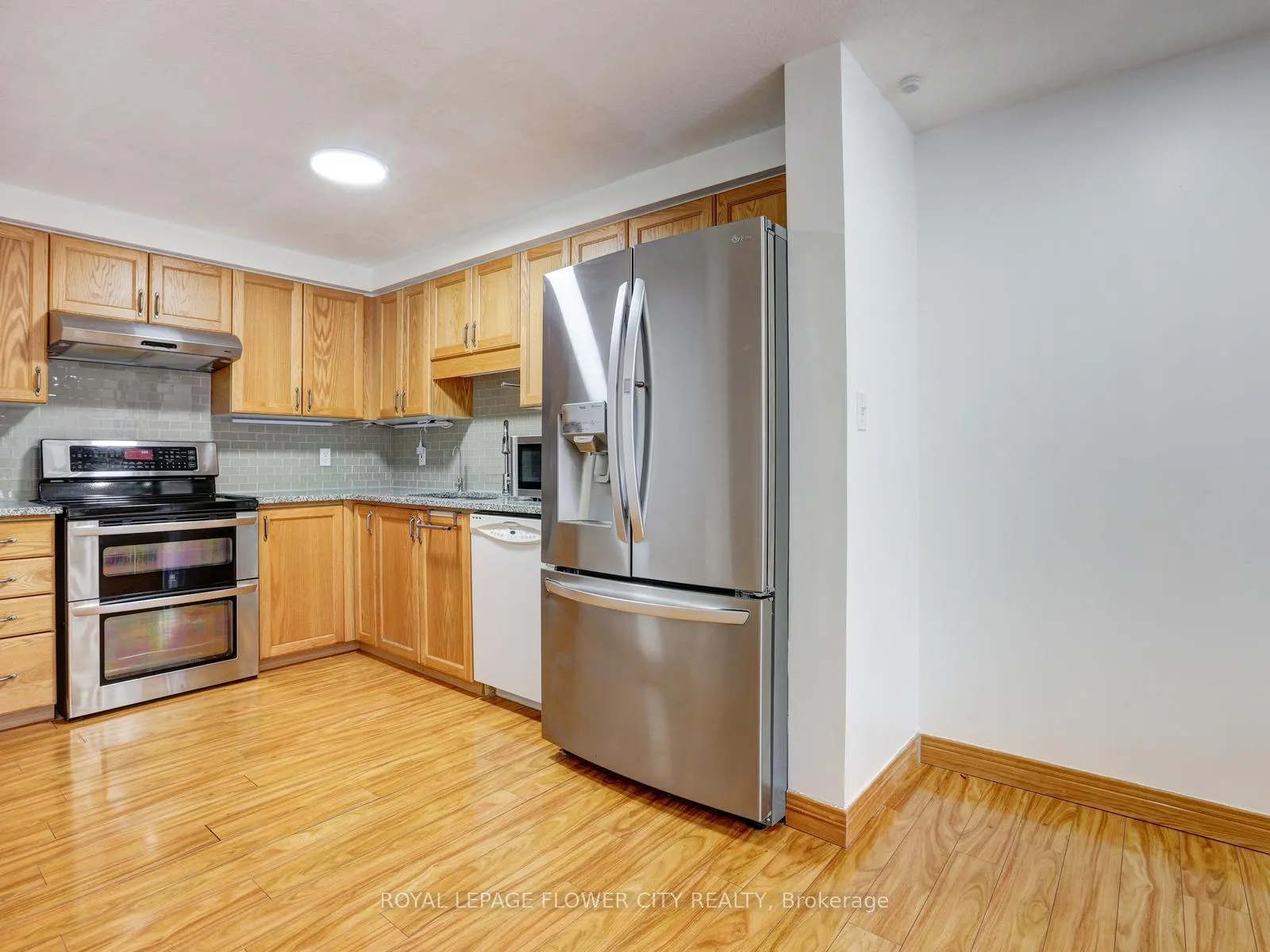 Photo 10 of 128 Donnenwerth Drive, Kitchener — HOMEH