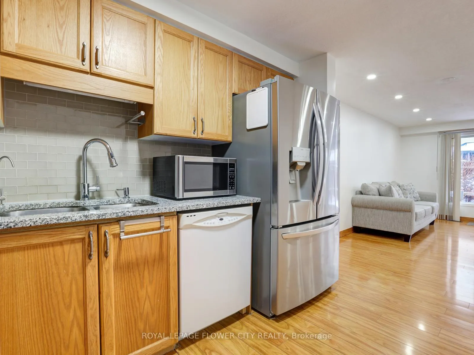 Photo 12 of 128 Donnenwerth Drive, Kitchener — HOMEH