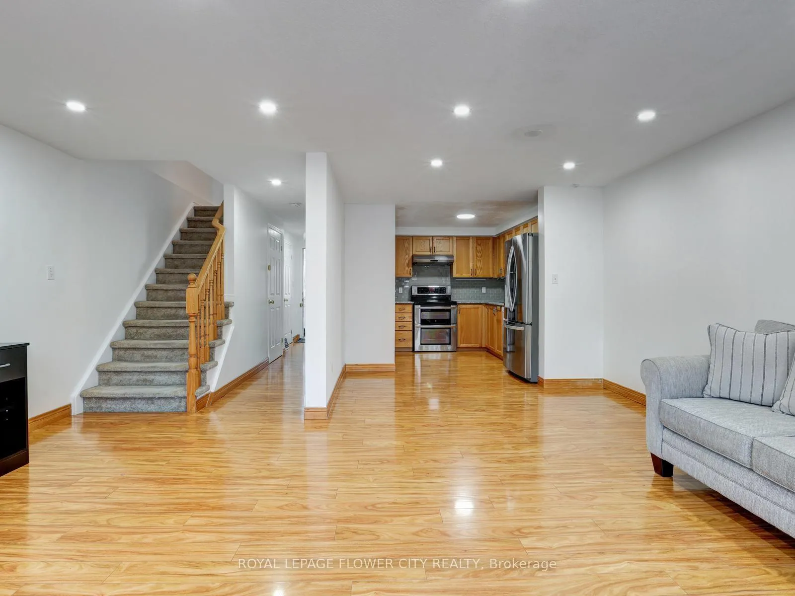 Photo 14 of 128 Donnenwerth Drive, Kitchener — HOMEH