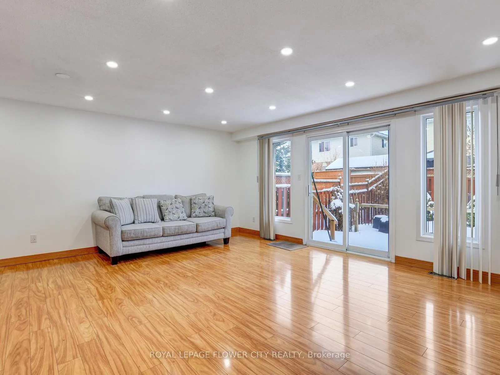 Photo 15 of 128 Donnenwerth Drive, Kitchener — HOMEH