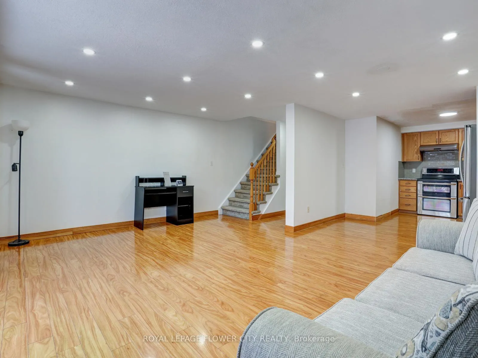 Photo 18 of 128 Donnenwerth Drive, Kitchener — HOMEH