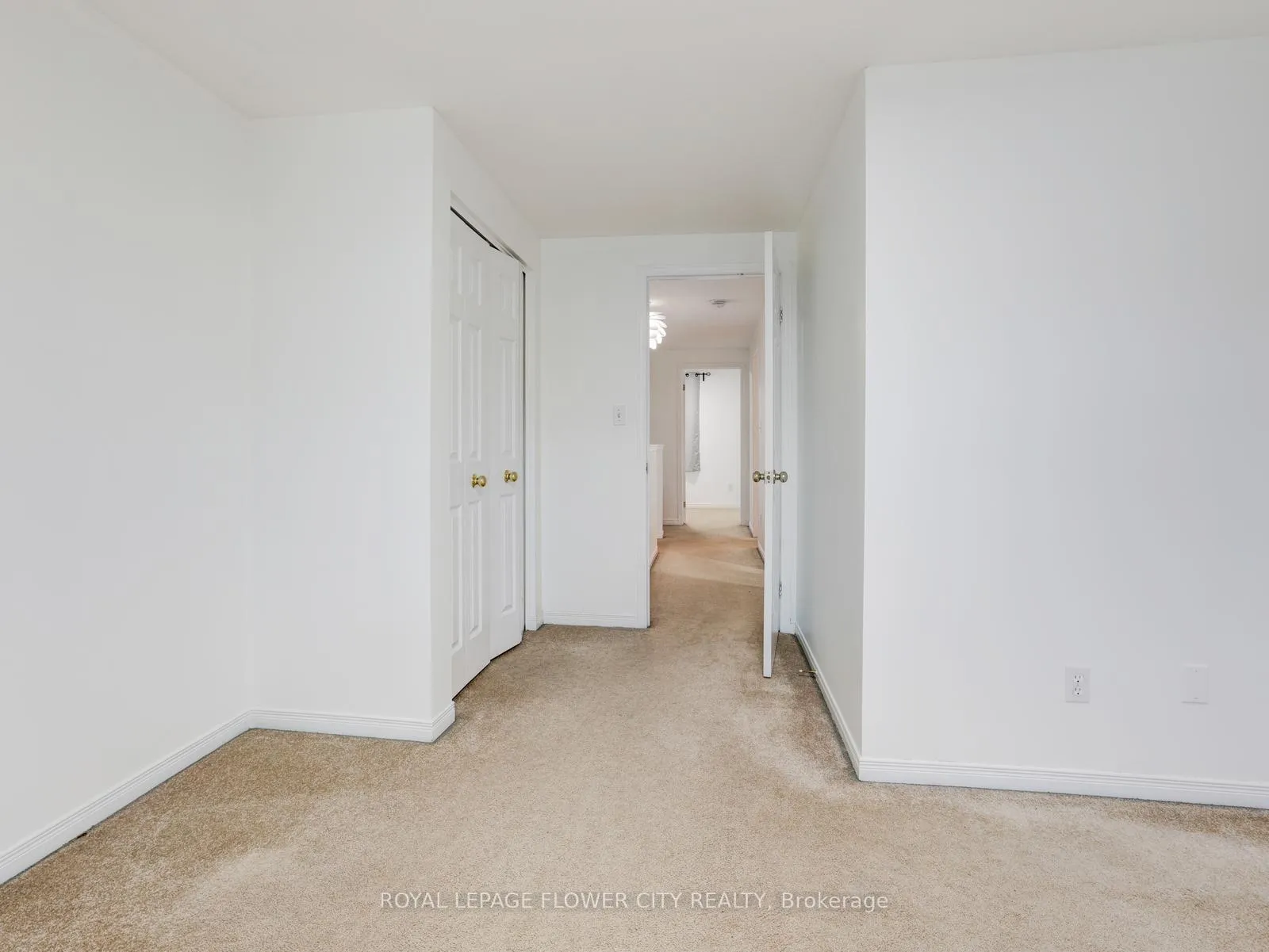 Photo 23 of 128 Donnenwerth Drive, Kitchener — HOMEH