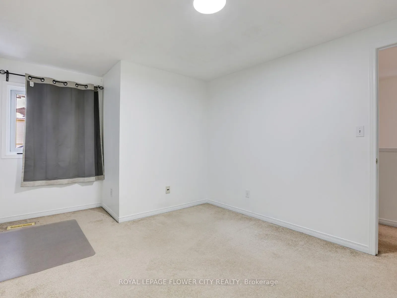 Photo 27 of 128 Donnenwerth Drive, Kitchener — HOMEH
