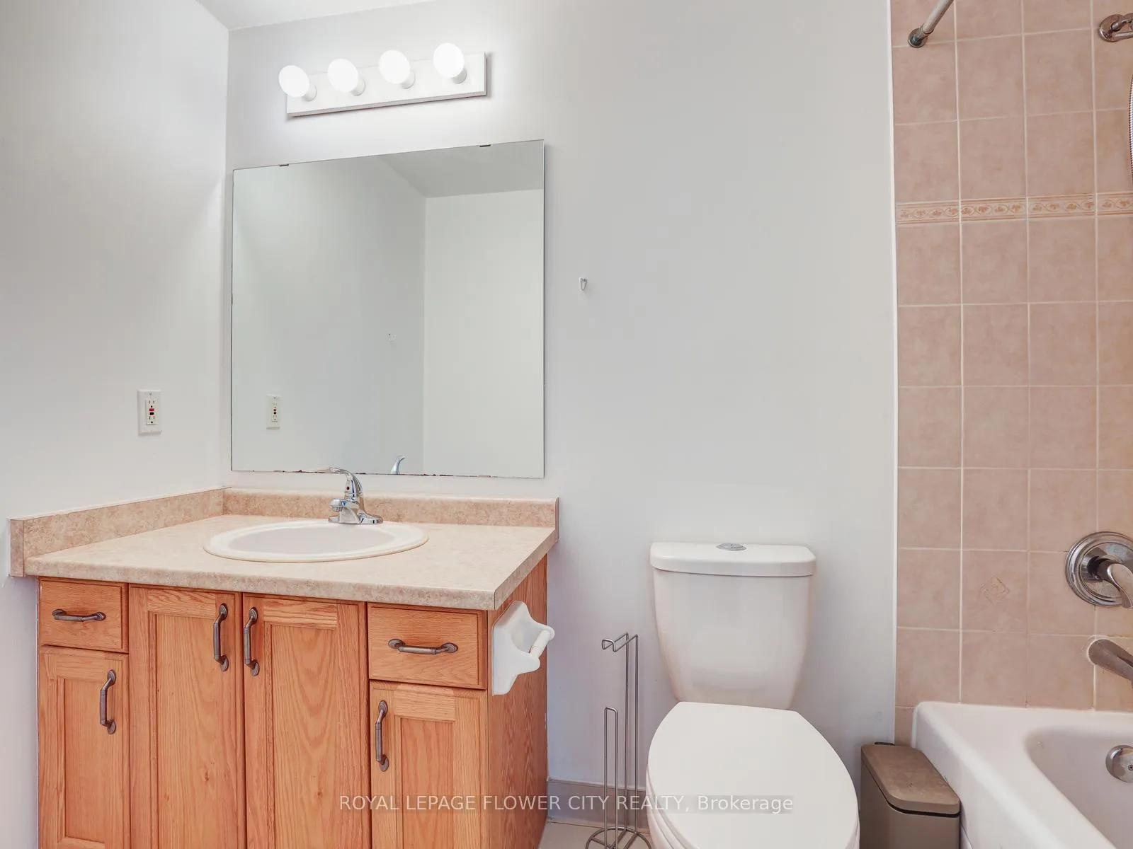 Photo 31 of 128 Donnenwerth Drive, Kitchener — HOMEH